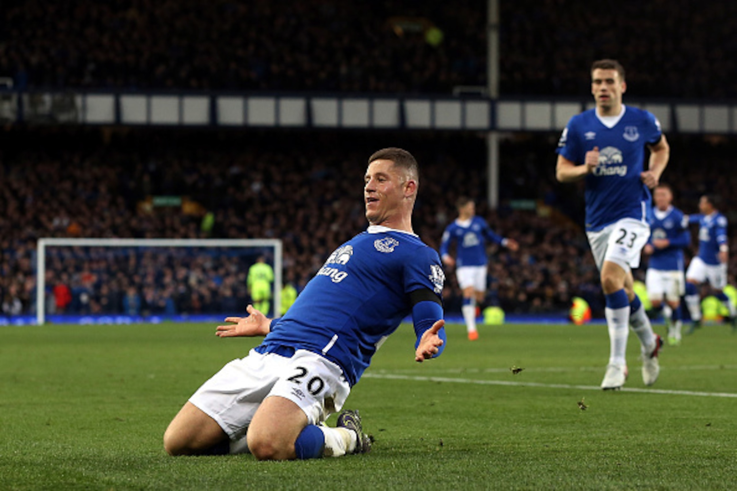 LIVERPOOL, ENGLAND - NOVEMBER 21:  Ross Barkley of Everton celebrates his team's third goal during the Barclays Premier League match between Everton and Aston Villa at Goodison Park on November 21, 2015 in Liverpool, England.  (Photo by Nigel Roddis/Getty