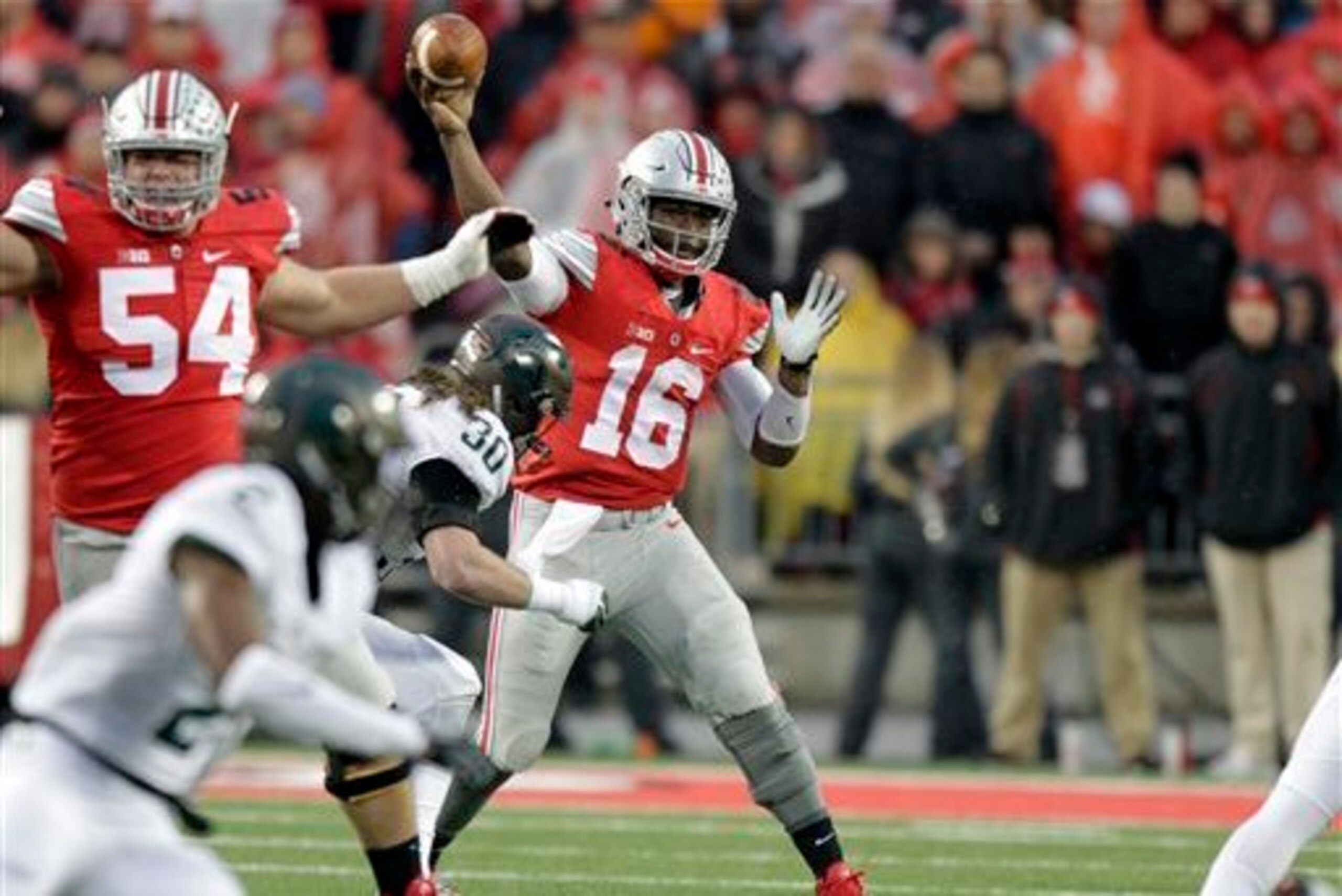 After a few productive sparks, Barrett failed to ignite the OSU offense.