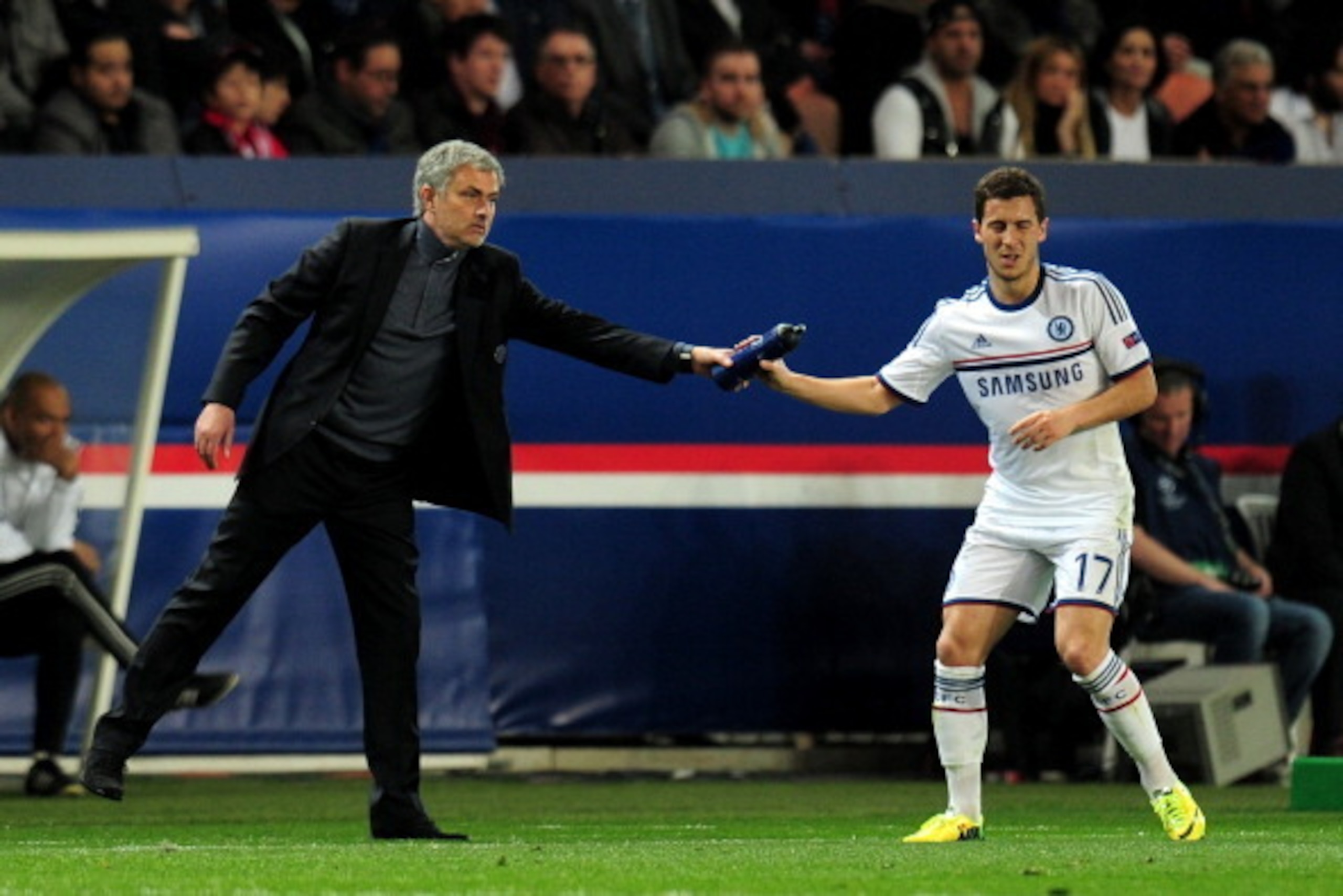 PARIS, FRANCE - APRIL 02: Jose Mourinho the Chelsea manager hands a water bottle to Eden Hazard of Chelsea during the UEFA Champions League quarter final, first leg match between Paris Saint Germain and Chelsea at Parc des Princes on April 2, 2014 in Par PARIS, FRANCE - APRIL 02: Jose Mourinho the Chelsea manager hands a water bottle to Eden Hazard of Chelsea during the UEFA Champions League quarter final, first leg match between Paris Saint Germain and Chelsea at Parc des Princes on April 2, 2014 in Par