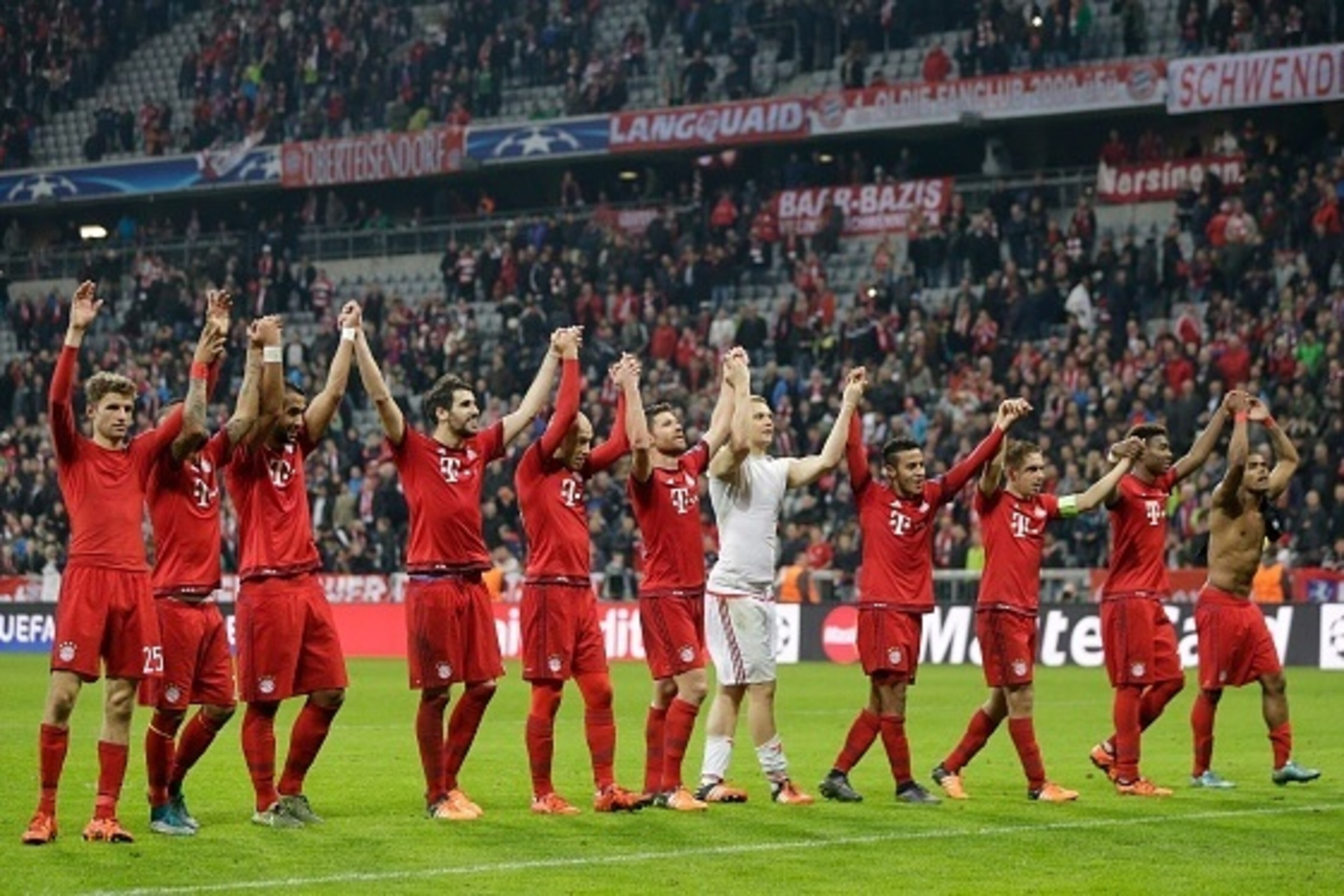 Bayern Munchen celebrate 5-1 against Arsenal during the Champion League group F match between FC Bayern Munich and Arsenal FC on November 4, 2015 at the Allianz Arena in Munich, Germany(Photo by VI Images via Getty Images) Bayern Munchen celebrate 5-1 against Arsenal during the Champion League group F match between FC Bayern Munich and Arsenal FC on November 4, 2015 at the Allianz Arena in Munich, Germany(Photo by VI Images via Getty Images)