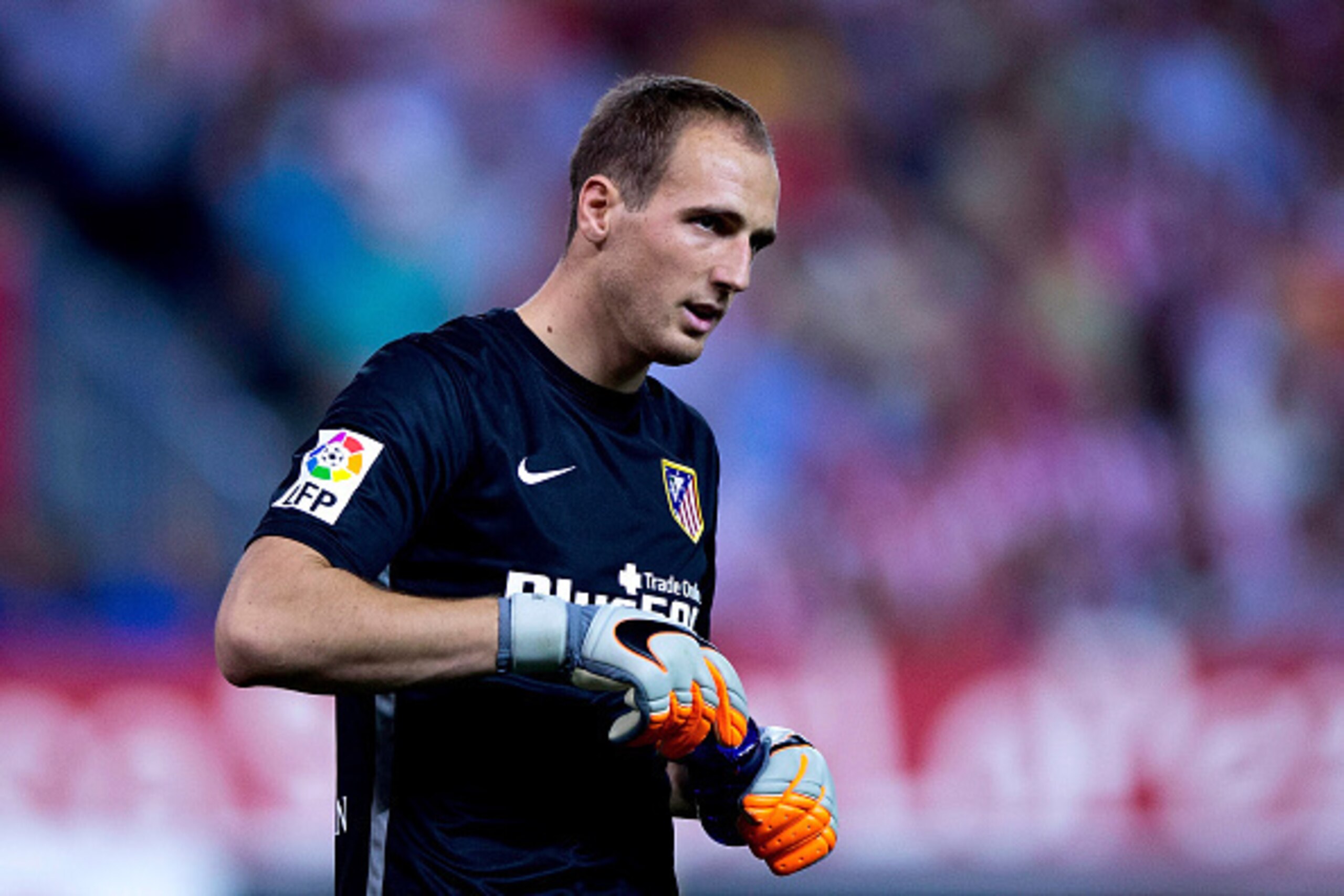 MADRID, SPAIN - SEPTEMBER 12:  Goalkeeper Jan Oblak of Atletico de Madrid close a water bottle during the La Liga match between Club Atletico de Madrid and FC Barcelona at Vicente Calderon Stadium on September 12, 2015 in Madrid, Spain.  (Photo by Gonzalo