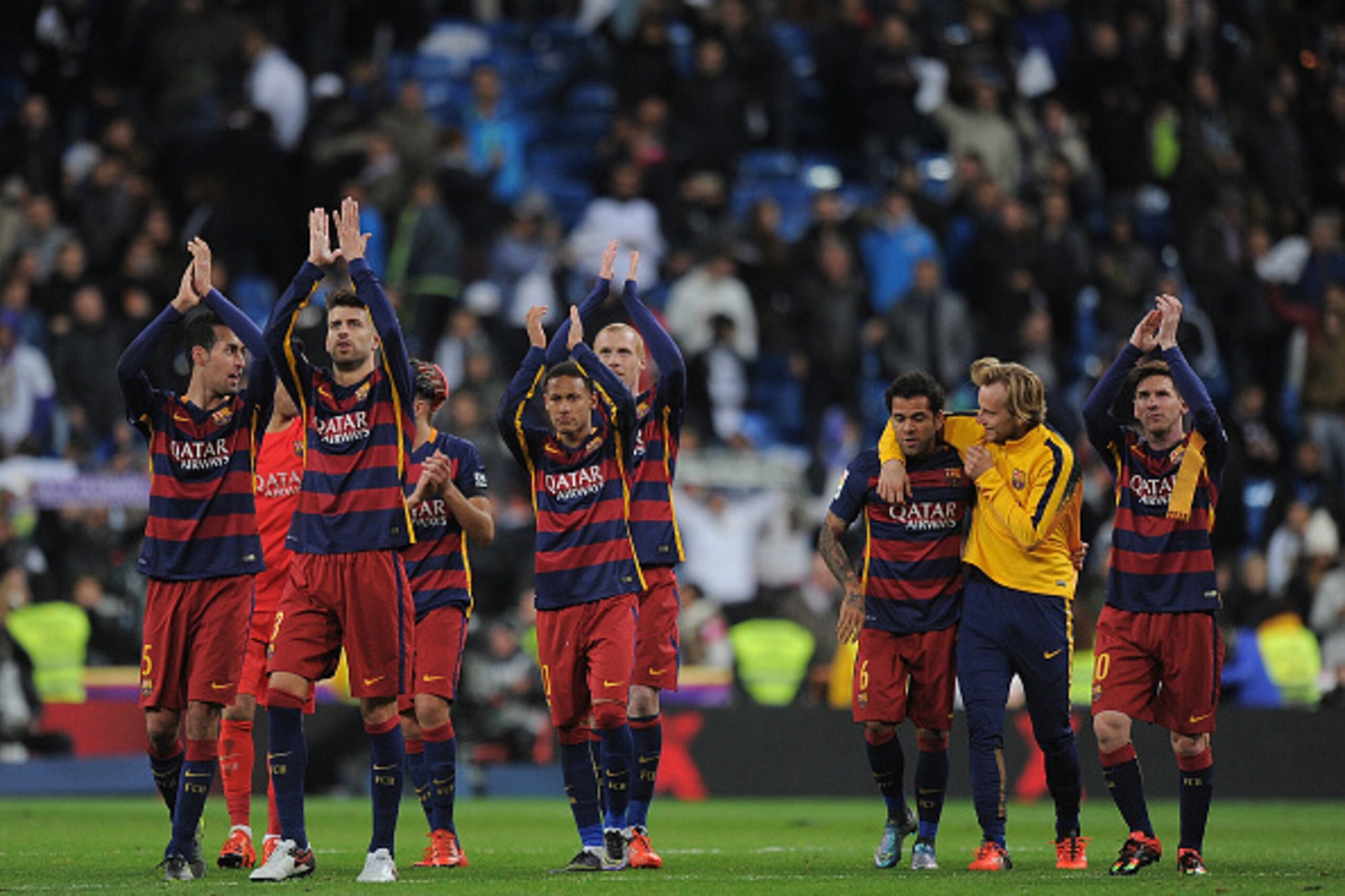 MADRID, SPAIN - NOVEMBER 21:  FC Barcelona players celebrate after beating 4-0 during the La Liga match between Real Madrid and Barcelona at Estadio Santiago Bernabeu on November 21, 2015 in Madrid, Spain.  (Photo by Denis Doyle/Getty Images)