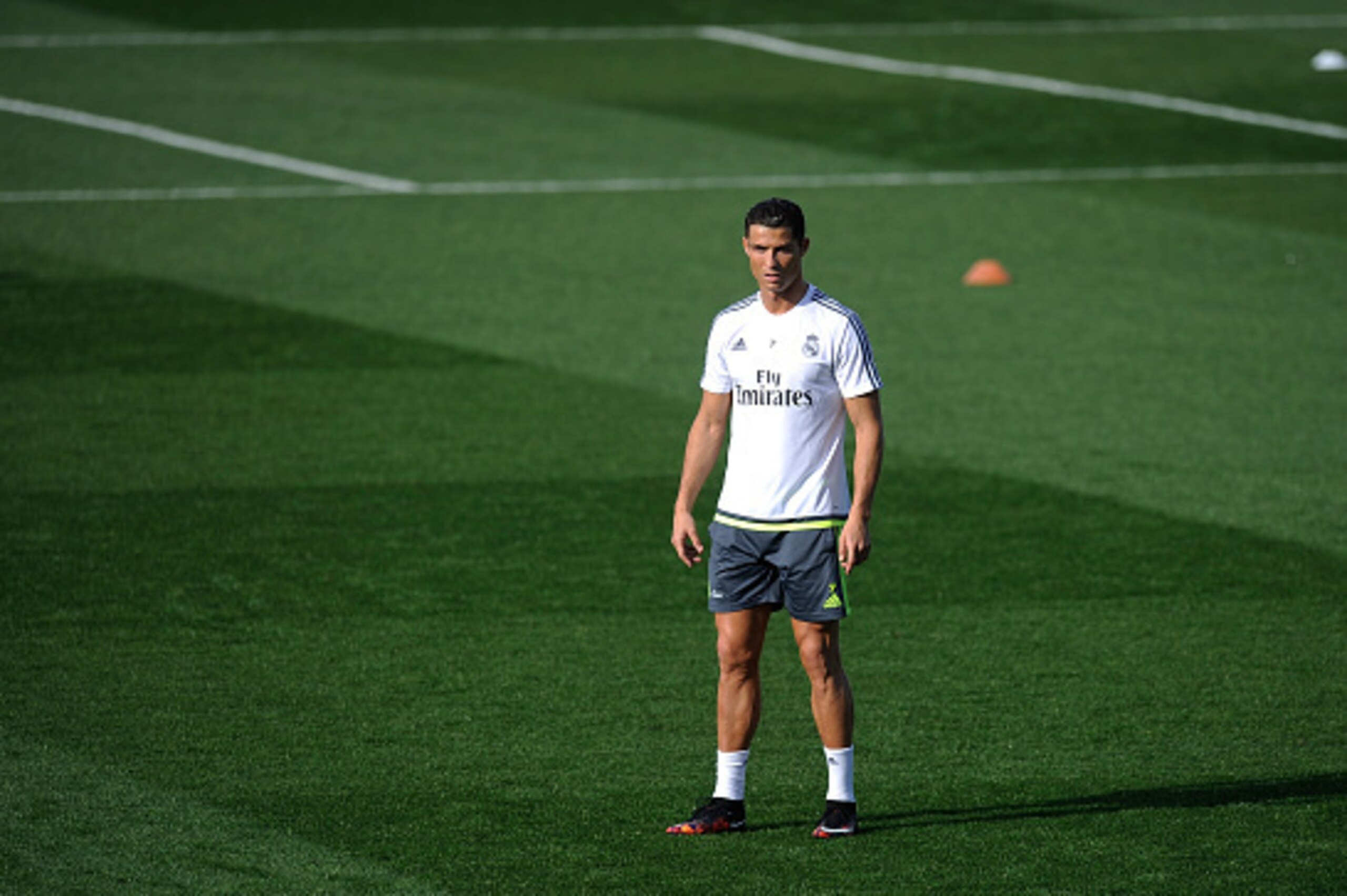 MADRID, SPAIN - NOVEMBER 20:  Cristiano Ronaldo of Real Madrid looks on during the team training session ahead of the La Liga match between Real Madrid and Barcelona at Valdebebas training ground on November 20, 2015 in Madrid, Spain.  (Photo by Denis Doy