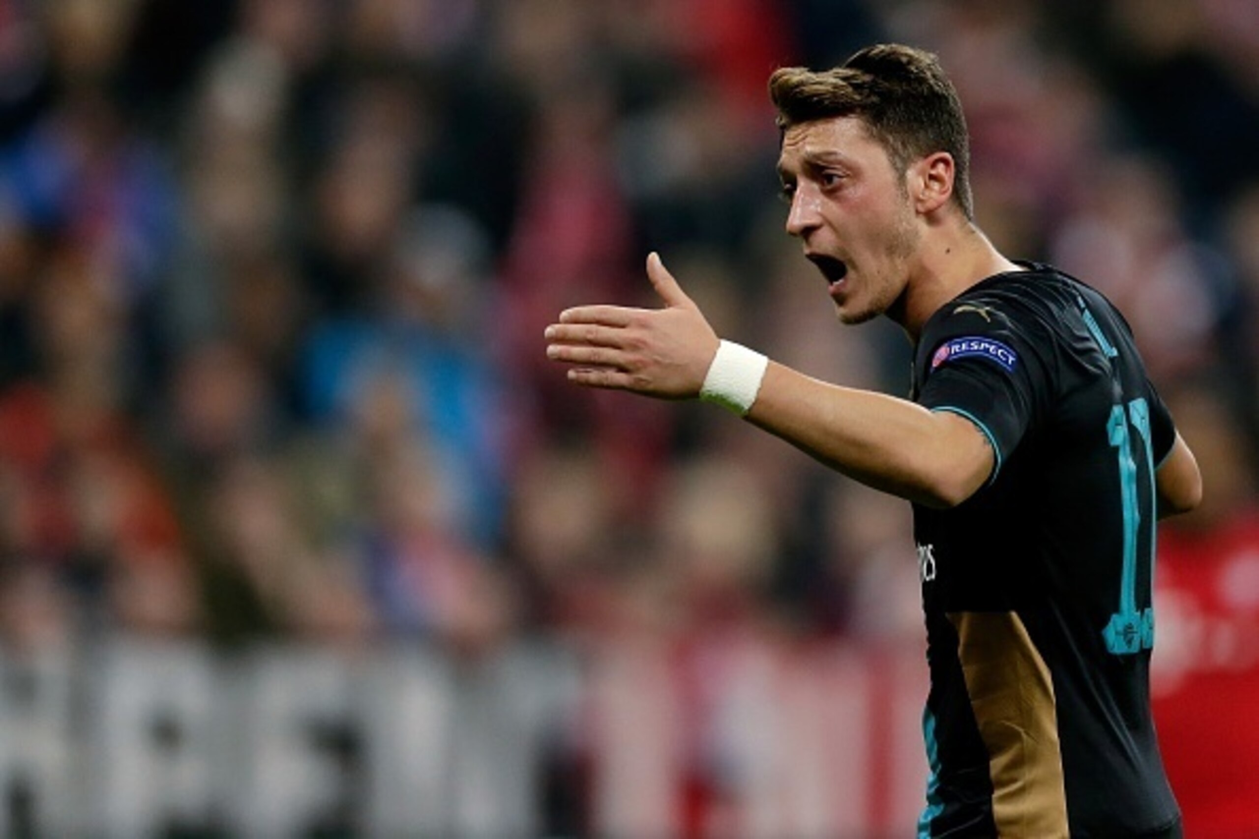 Mesut Ozil of Arsenal during the Champion League group F match between FC Bayern Munich and Arsenal FC on November 4, 2015 at the Allianz Arena in Munich, Germany(Photo by VI Images via Getty Images)