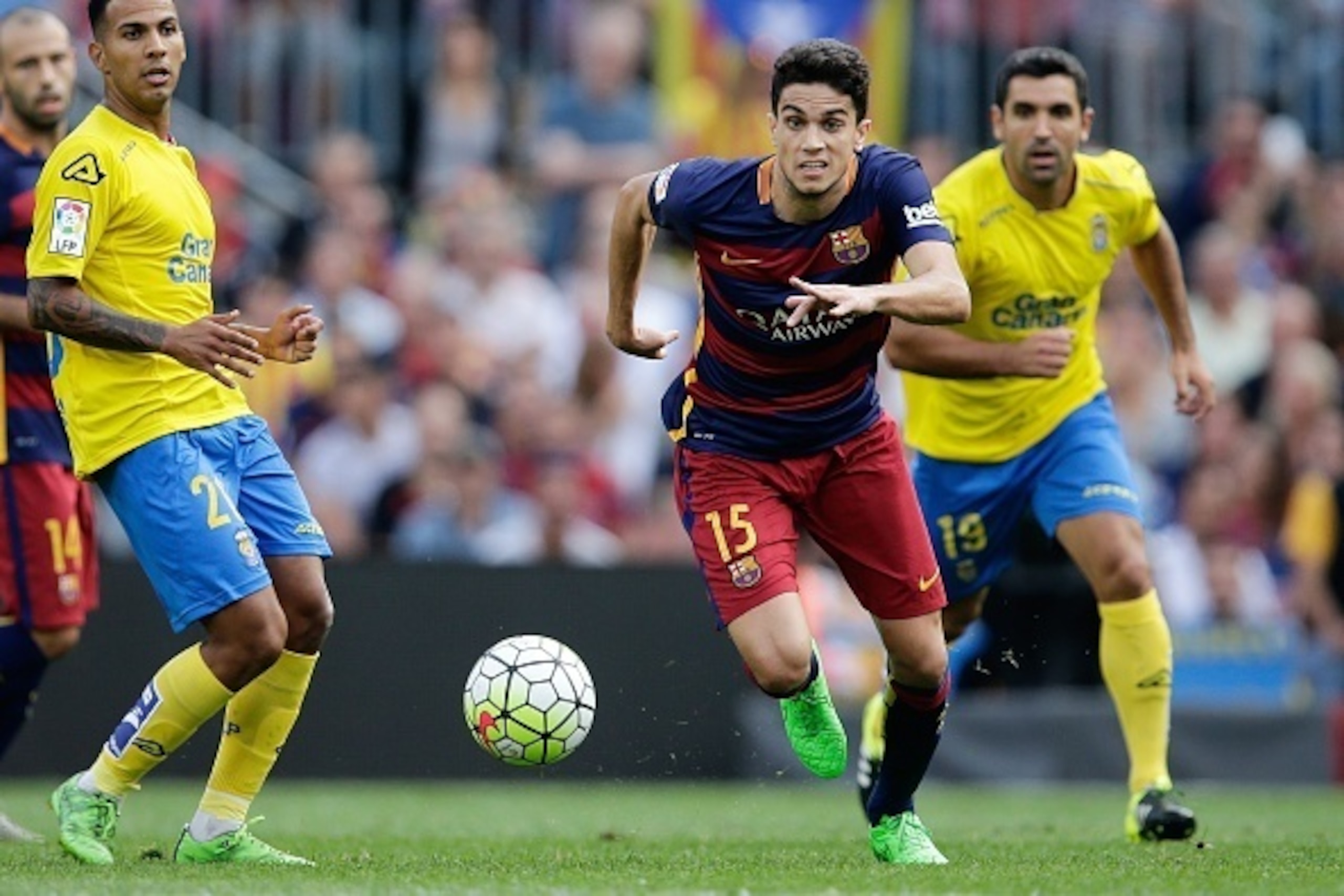 (L-R) Jonathan Viera of Las Palmas, Marc Bartra of FC Barcelona during the Primera Division match between FC Barcelona and Las Palmas on September 26, 2015 at Camp Nou stadium in Barcelona, Spain.(Photo by VI Images via Getty Images)