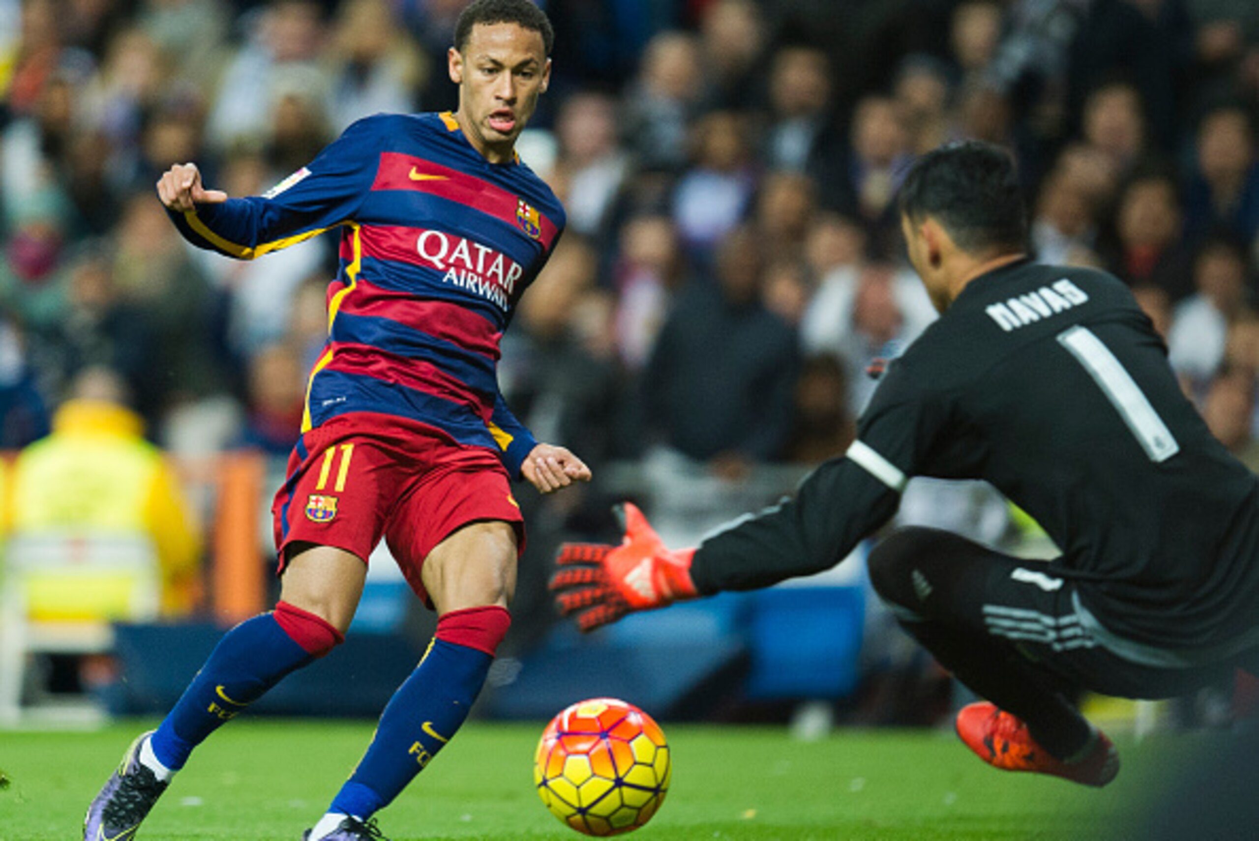 MADRID, SPAIN - NOVEMBER 21: Neymar of Barcelona celebrates after scoring his team's second goal during the La Liga match between Real Madrid CF and FC Barcelona at Estadio Santiago Bernabeu on November 21, 2015 in Madrid, Spain.  (Photo by Juan Manuel Se