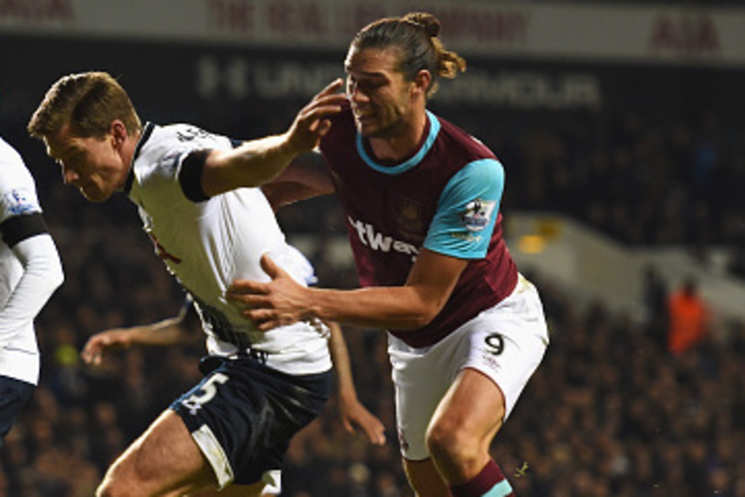 LONDON, ENGLAND - NOVEMBER 22:  Andy Carroll of West Ham United challenges Jan Vertonghen of Tottenham Hotspur during the Barclays Premier League match between Tottenham Hotspur and West Ham United at White Hart Lane on November 22, 2015 in London, Englan