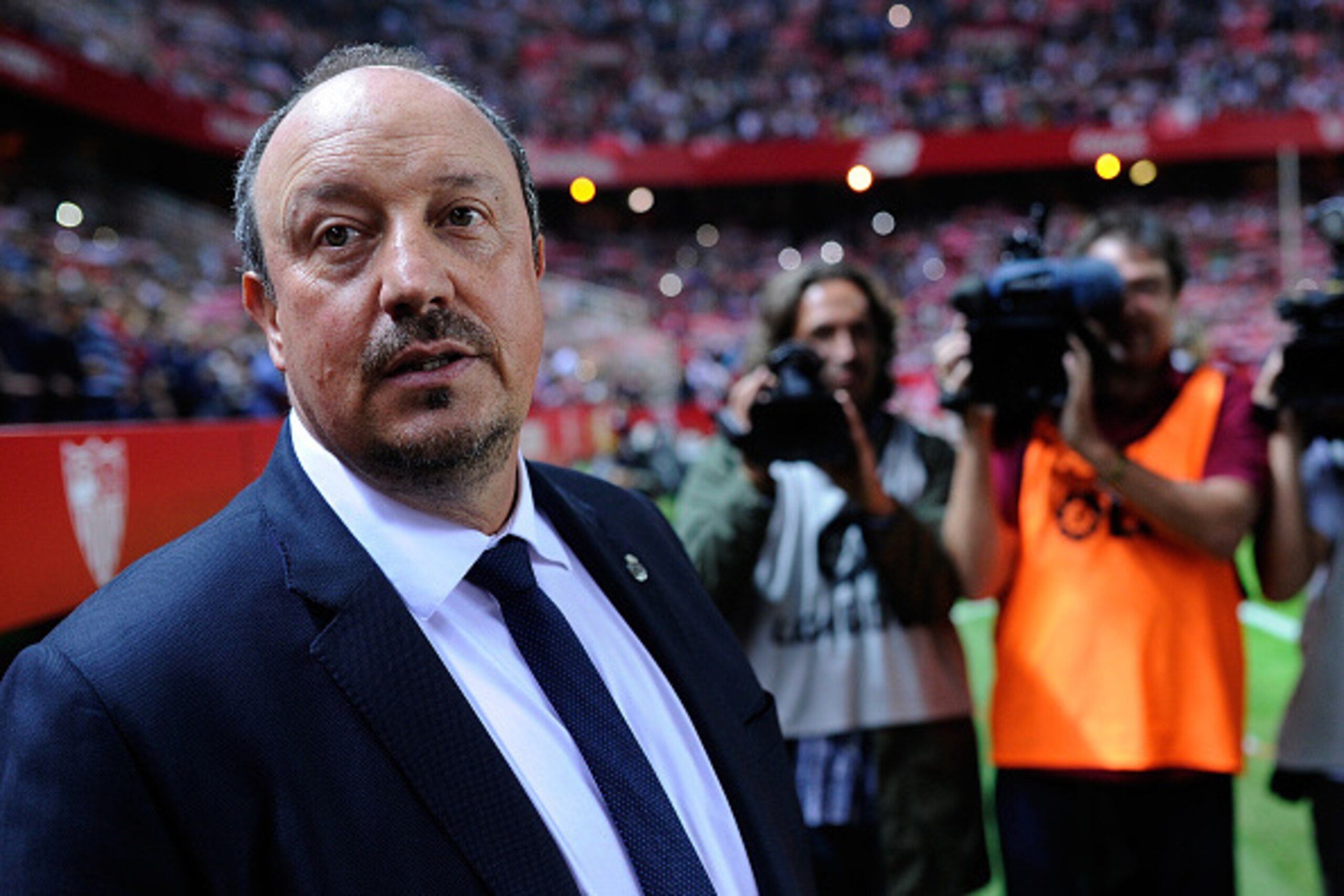 SEVILLE, SPAIN - NOVEMBER 08:  Real Madrid manager Rafa Benitez looks on before the start of the La Liga match between Sevilla FC and Real Madrid CF at Estadio Ramon Sanchez Pizjuan on November 8, 2015 in Seville, Spain.  (Photo by Denis Doyle/Getty Image
