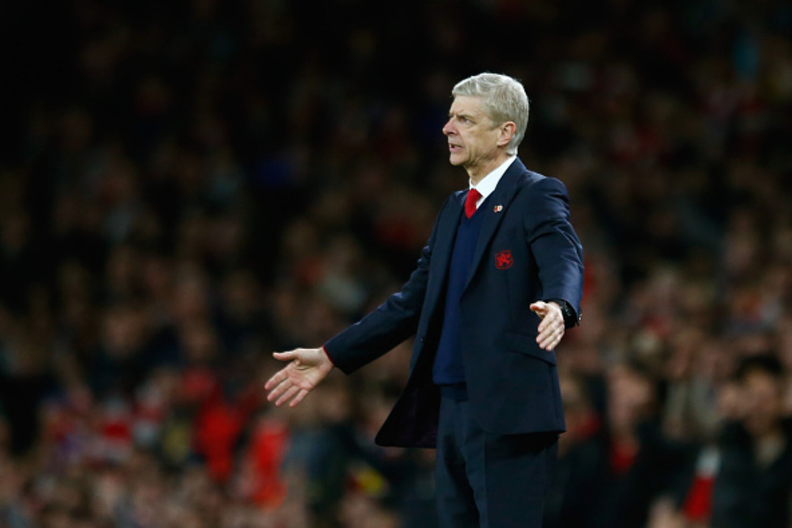 LONDON, ENGLAND - NOVEMBER 08:  Arsene Wenger the manager of Arsenal reacts during the Barclays Premier League match between Arsenal and Tottenham Hotspur at the Emirates Stadium on November 8, 2015 in London, England.  (Photo by Julian Finney/Getty Image