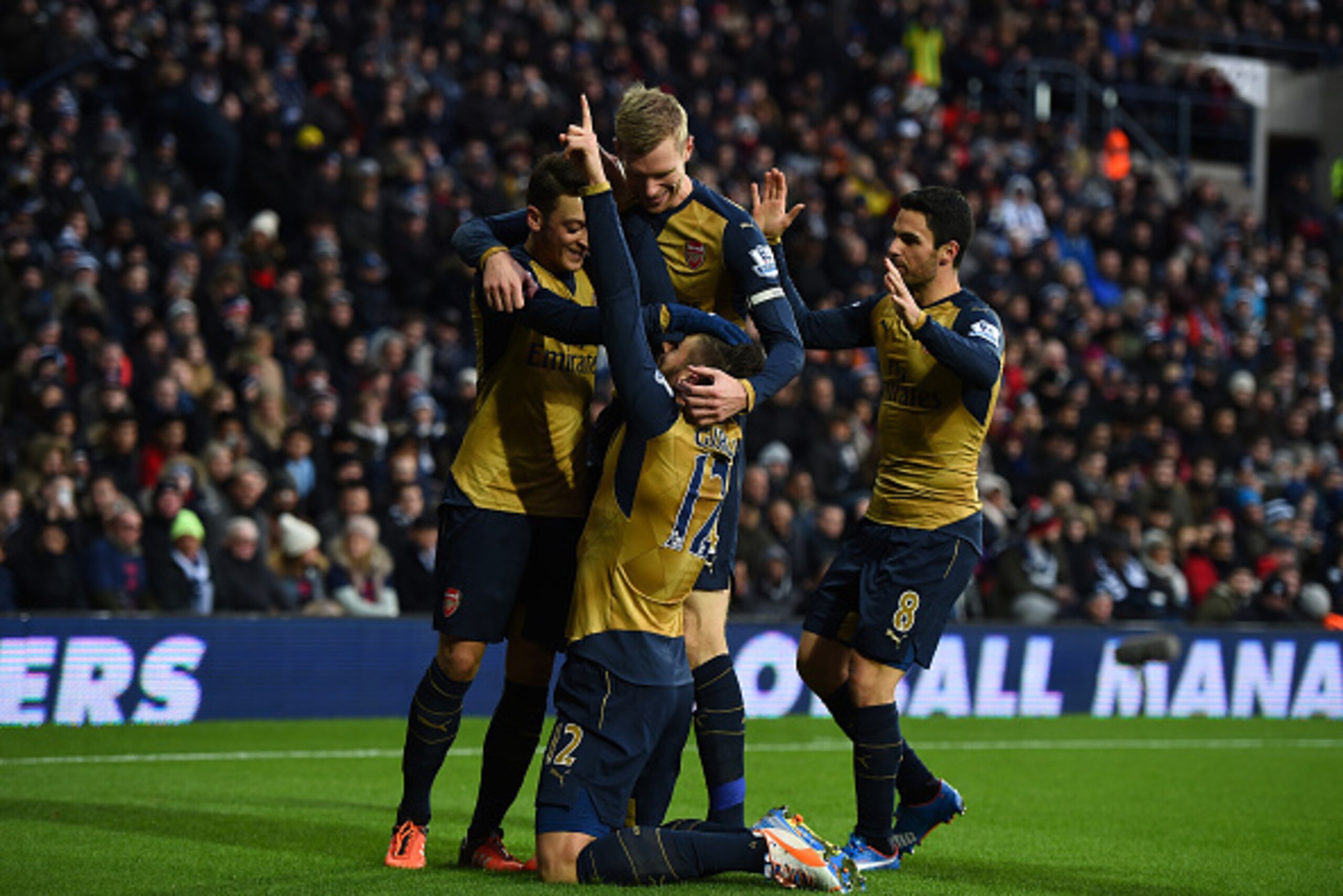 WEST BROMWICH, ENGLAND - NOVEMBER 21:  Olivier Giroud (C) of Arsenal celebrates scoring his team's first goal with his team mates during the Barclays Premier League match between West Bromwich Albion and Arsenal at The Hawthorns on November 21, 2015 in We