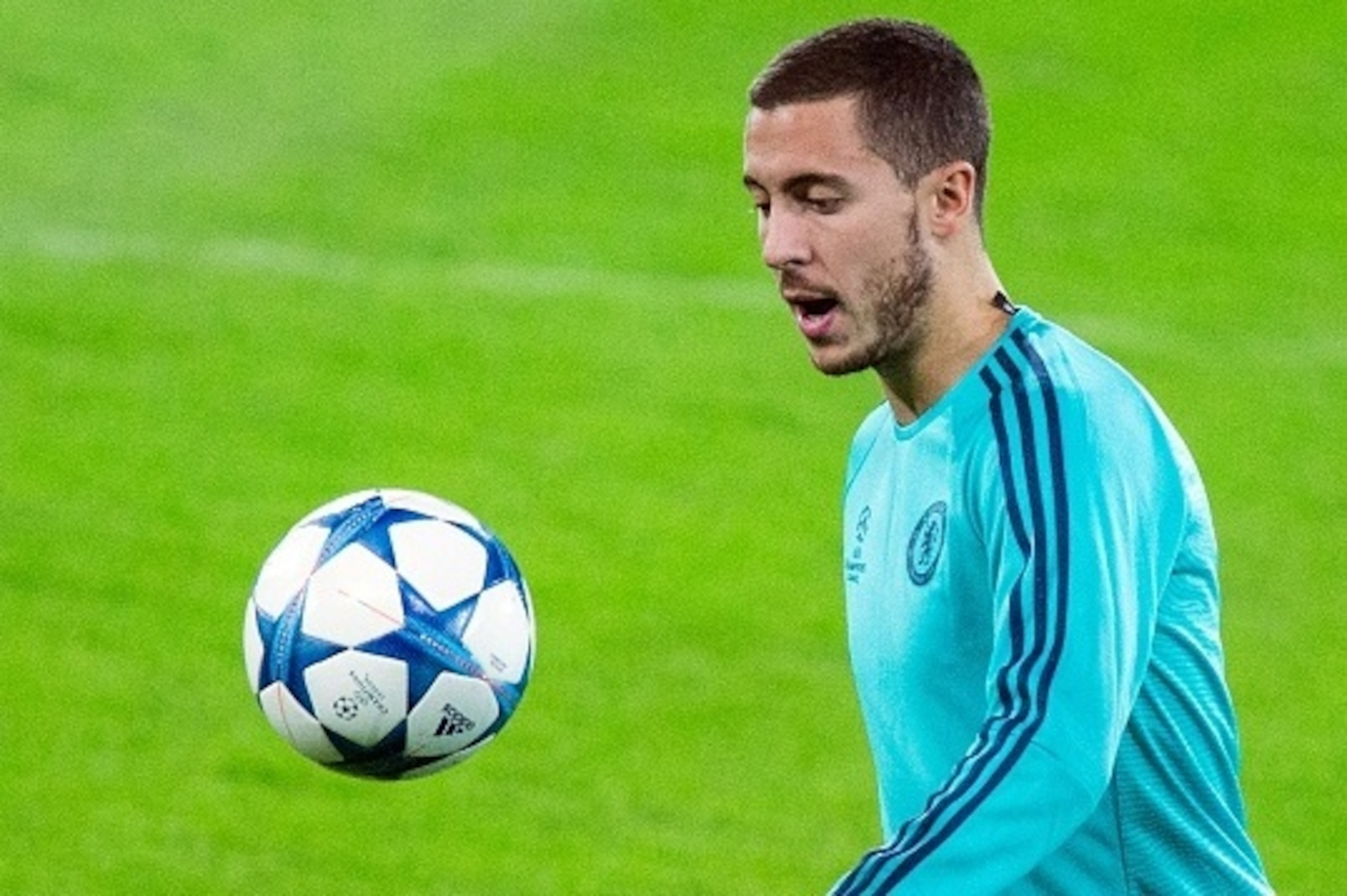 Chelsea's Belgian midfielder Eden Hazard takes part in a training session at the Sammy Ofer Stadium in the Israeli coastal city of Haifa on November 23, 2015, on the eve of their UEFA Champions League group G football match against Maccabi Tel Aviv. AFP P