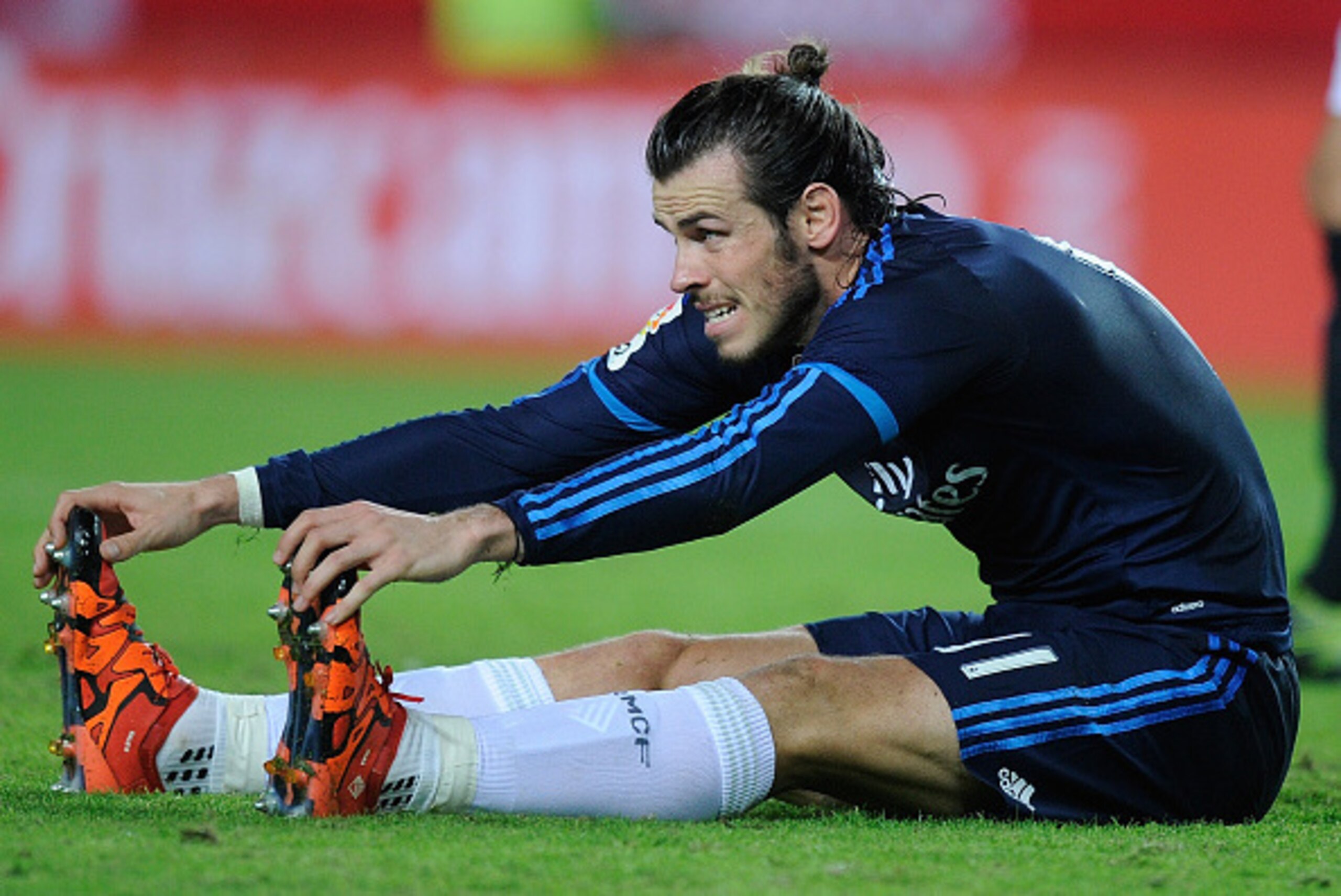 SEVILLE, SPAIN - NOVEMBER 08:  Gareth Bale of Real Madrid reacts during the La Liga match between Sevilla FC and Real Madrid CF at Estadio Ramon Sanchez Pizjuan on November 8, 2015 in Seville, Spain.  (Photo by Denis Doyle/Getty Images)