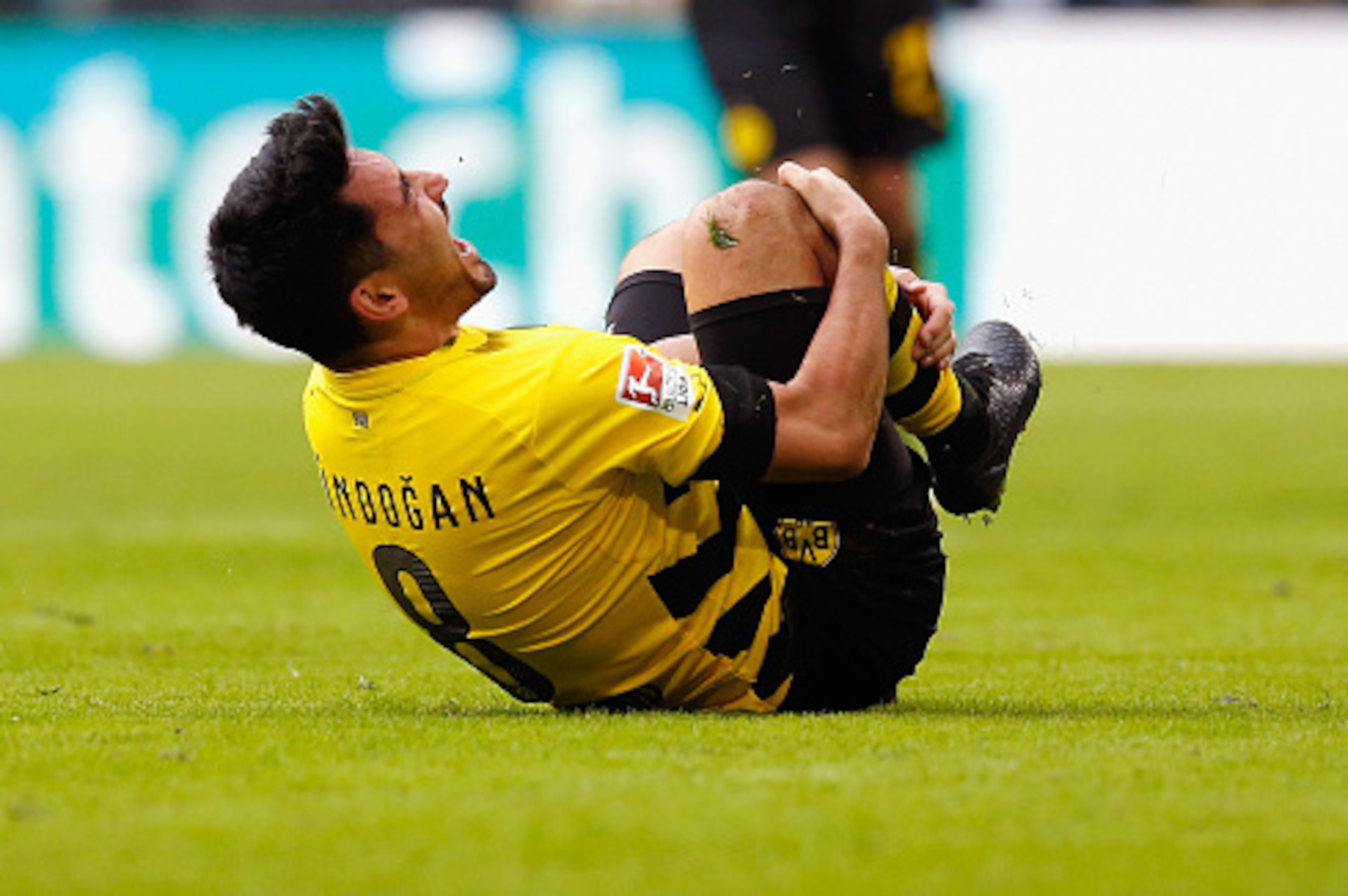HAMBURG, GERMANY - MARCH 07:  Ilkay Guendogan of Dortmund takes an injury during the First Bundesliga match between Hamburger SV and Borussia Dortmund at Imtech Arena on March 7, 2015 in Hamburg, Germany.  (Photo by Boris Streubel/Getty Images)