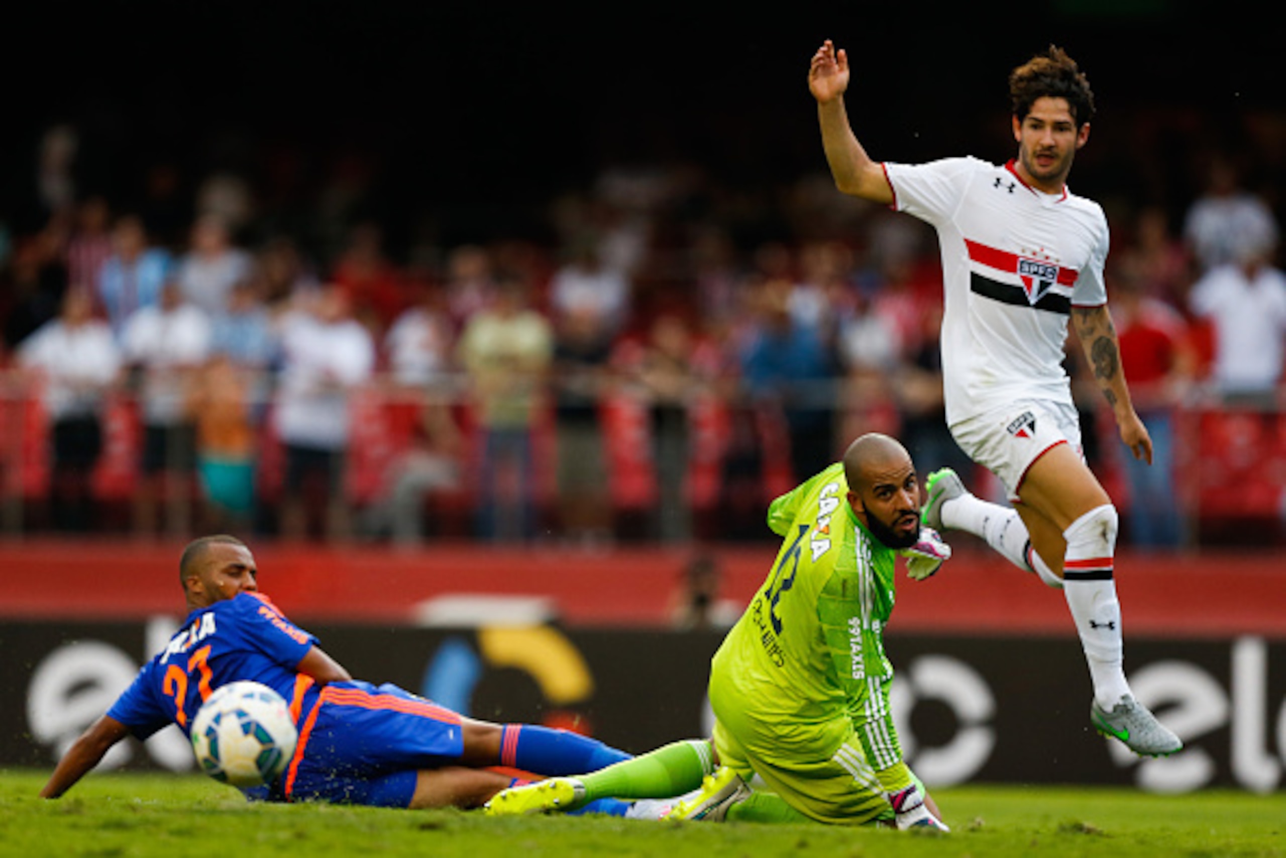 SAO PAULO, BRAZIL - OCTOBER 31: Alexandre Pato of Sao Paulo in action during the match between Sao Paulo and Sport Recife for the Brazilian Series A 2015 at Morumbi stadium on October 31, 2015 in Sao Paulo, Brazil. (Photo by Alexandre Schneider/Getty Imag
