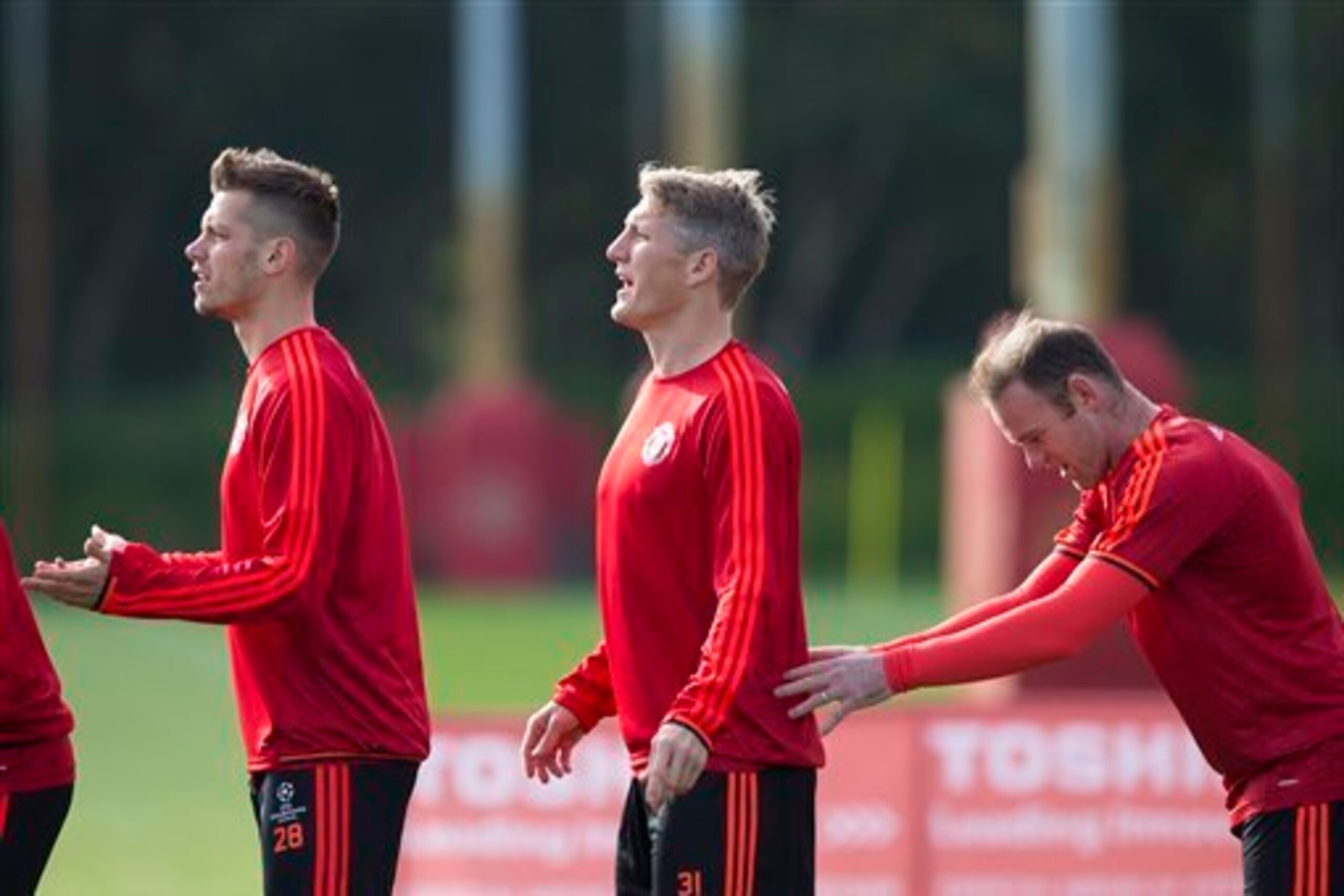 The Schmidfield—Schweinstieger and Schneiderlin—with Wayne Rooney in training