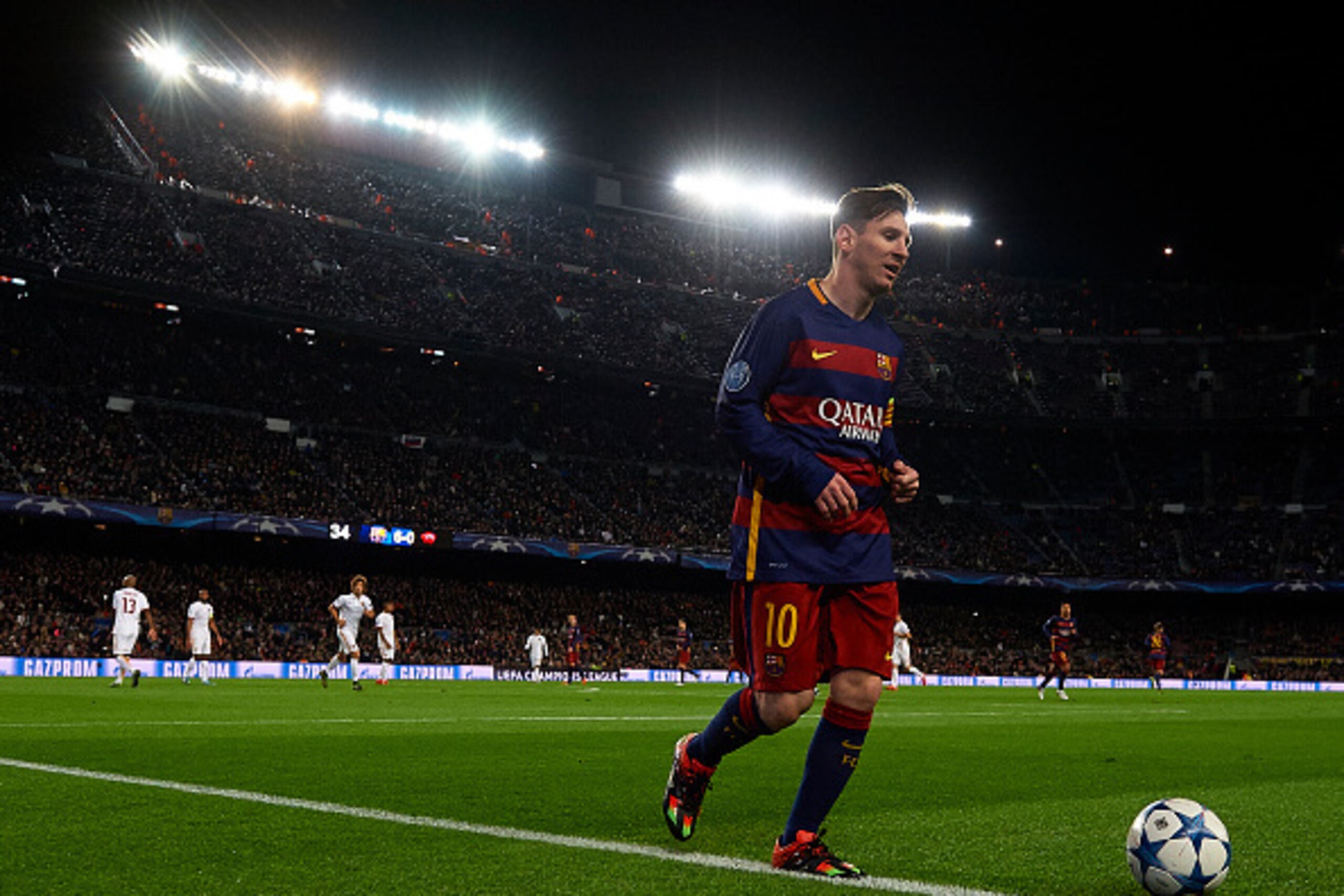 BARCELONA, SPAIN - NOVEMBER 24:  Lionel Messi of Barcelona walks on the pitch during the UEFA Champions League Group E match between FC Barcelona and AS Roma at Camp Nou on November 24, 2015 in Barcelona, Spain.  (Photo by Manuel Queimadelos Alonso/Getty 