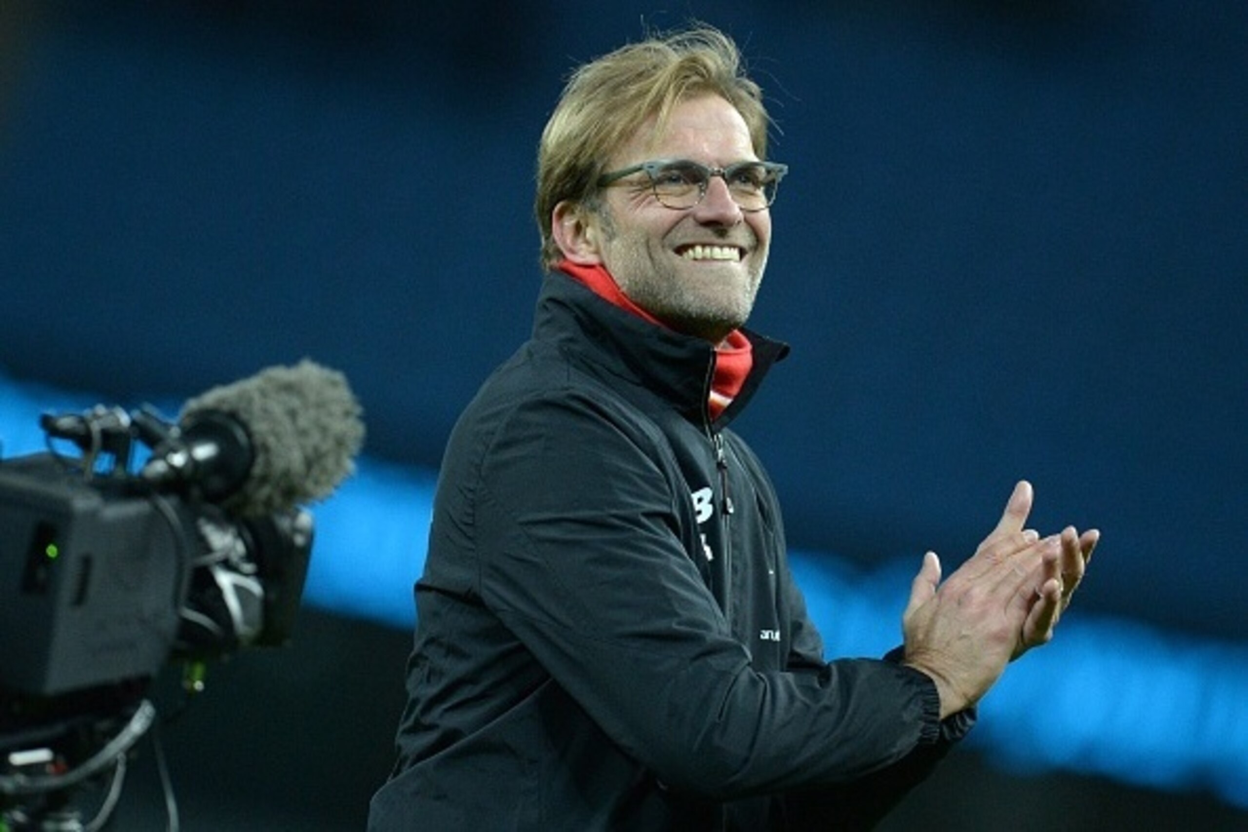 Liverpool's German manager Jurgen Klopp gestures to supporters after the English Premier League football match between Manchester City and Liverpool at The Etihad stadium in Manchester, north west England on November 21, 2015. Liverpool won the game 4-1. 