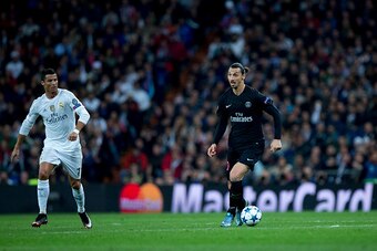MADRID, SPAIN - NOVEMBER 03:  Zlatan Ibrahimovic (R) of Paris Saint-Germain controls the ball ahead Cristiano Ronaldo (L) of Real Madrid CF during the UEFA Champions League Group A match between Real Madrid CF and Paris Saint-Germain at Estadio Santiago B