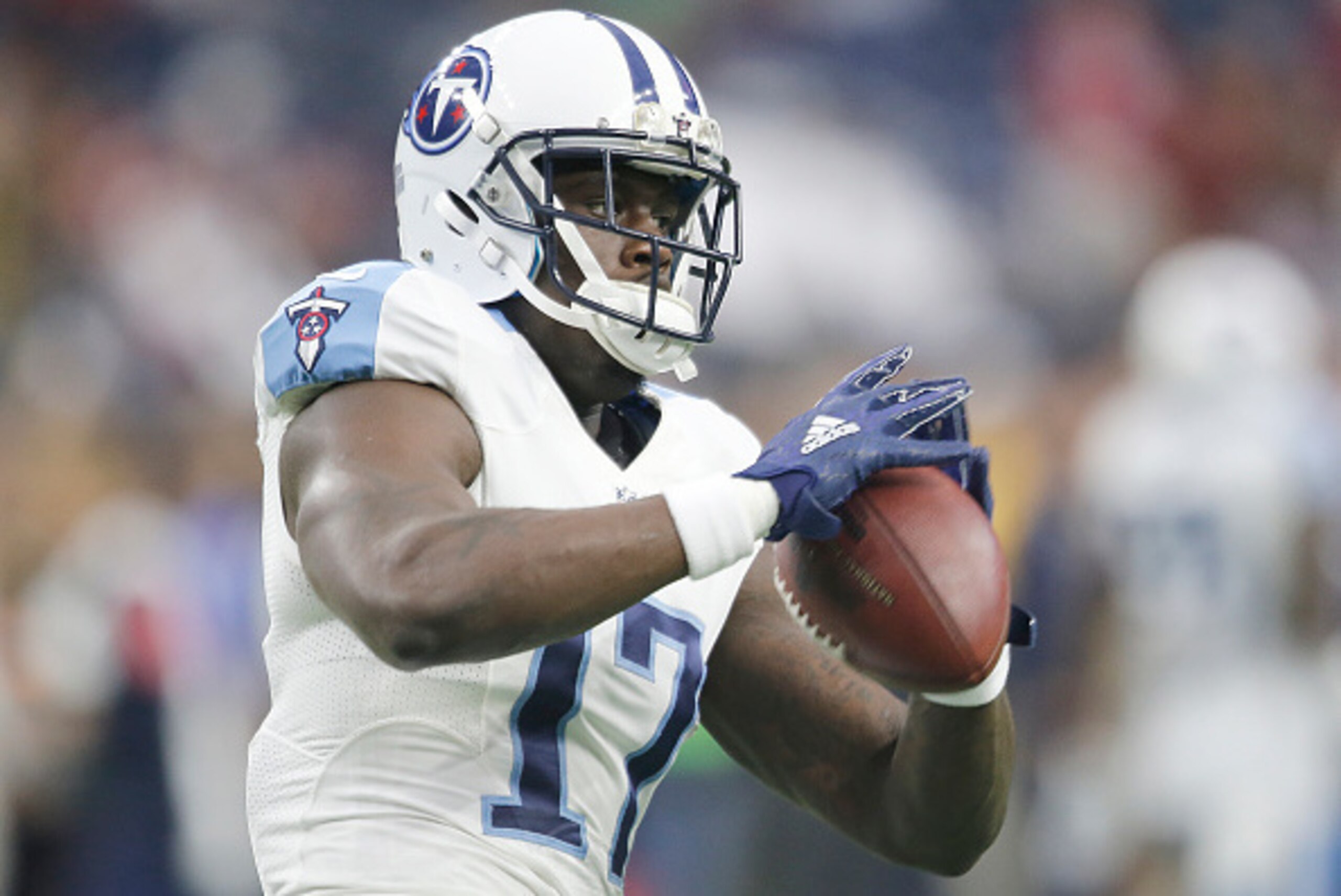 HOUSTON, TX - NOVEMBER 01: Dorial Green-Beckham #17 of the Tennessee Titans warms up before playing against the Houston Texans on November 1, 2015 at NRG Stadium in Houston, Texas. (Photo by Thomas B. Shea/Getty Images)