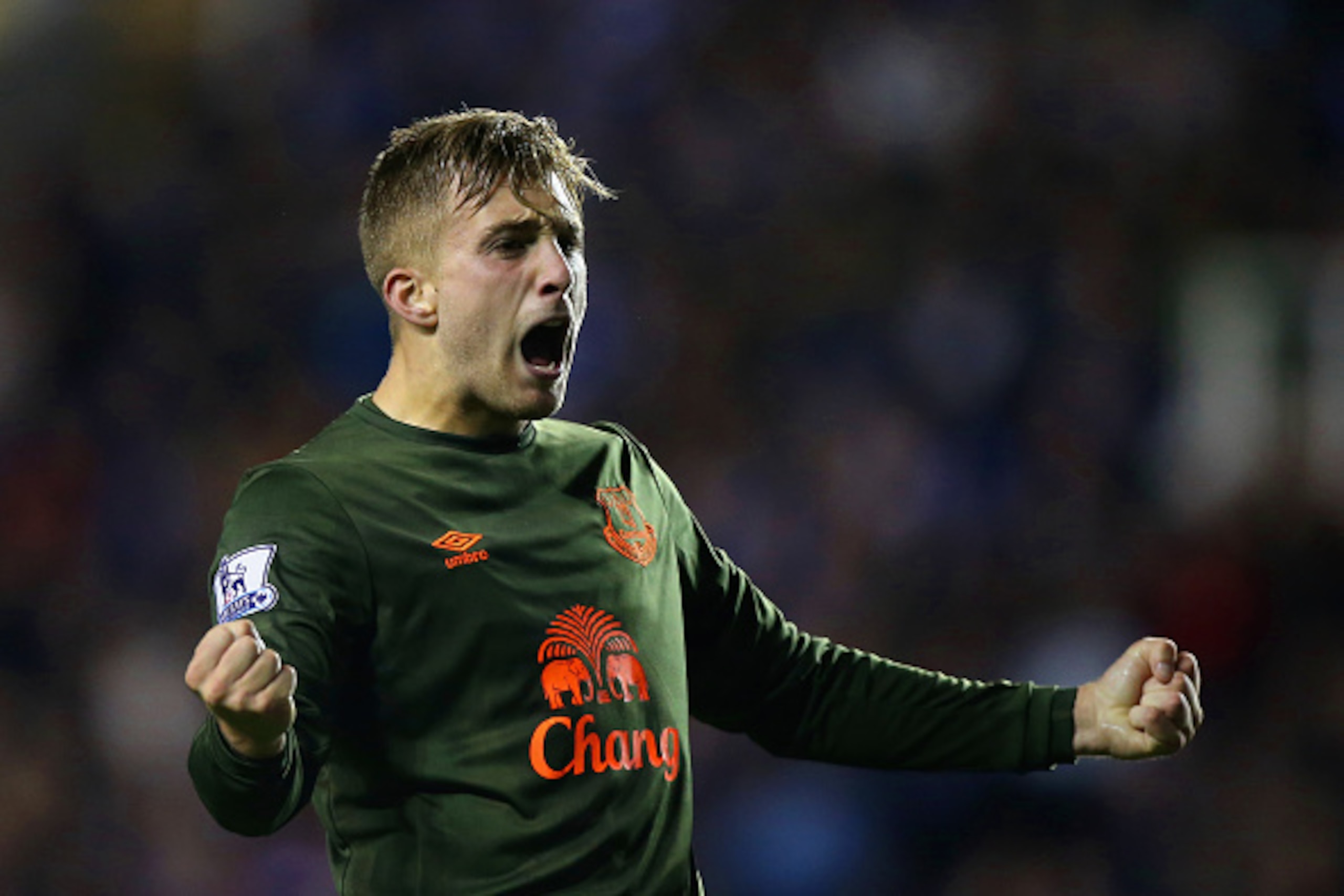 READING, ENGLAND - SEPTEMBER 22: Gerard Deulofeu of Everton celebrates scoring the second goal during the Capital One Cup third round match between Reading and Everton at Madejski Stadium on September 22, 2015 in Reading, England.  (Photo by Ben Hoskins/G
