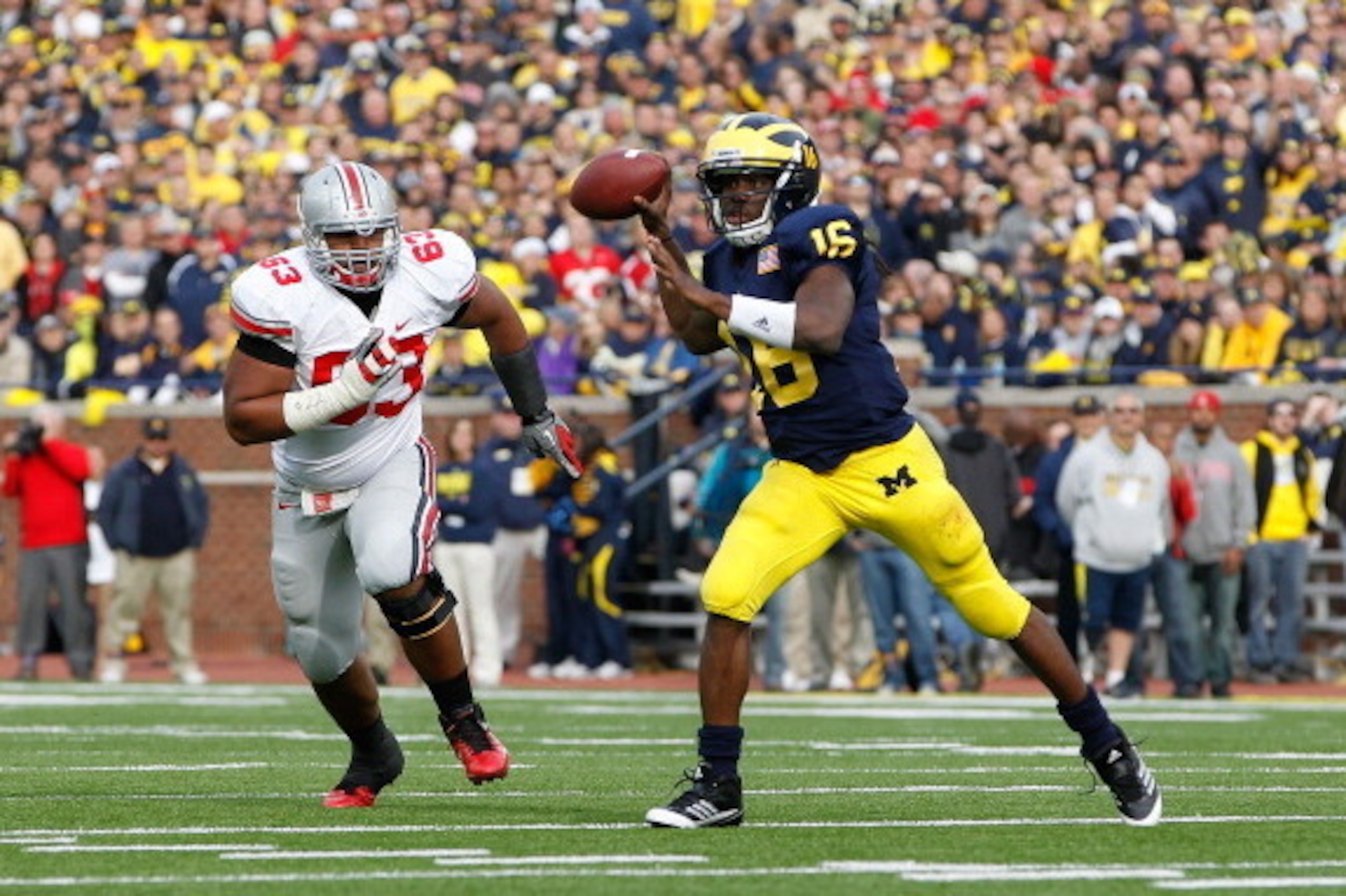 ANN ARBOR, MI - NOVEMBER 26: Denard Robinson #16 of the Michigan Wolverines drops back to pass during the game against Ohio State at Michigan Stadium on November 26, 2011 in Ann Arbor, Michigan. The Wolverines defeated the Buckeyes 40-34. (Photo by Leon ANN ARBOR, MI - NOVEMBER 26: Denard Robinson #16 of the Michigan Wolverines drops back to pass during the game against Ohio State at Michigan Stadium on November 26, 2011 in Ann Arbor, Michigan. The Wolverines defeated the Buckeyes 40-34. (Photo by Leon