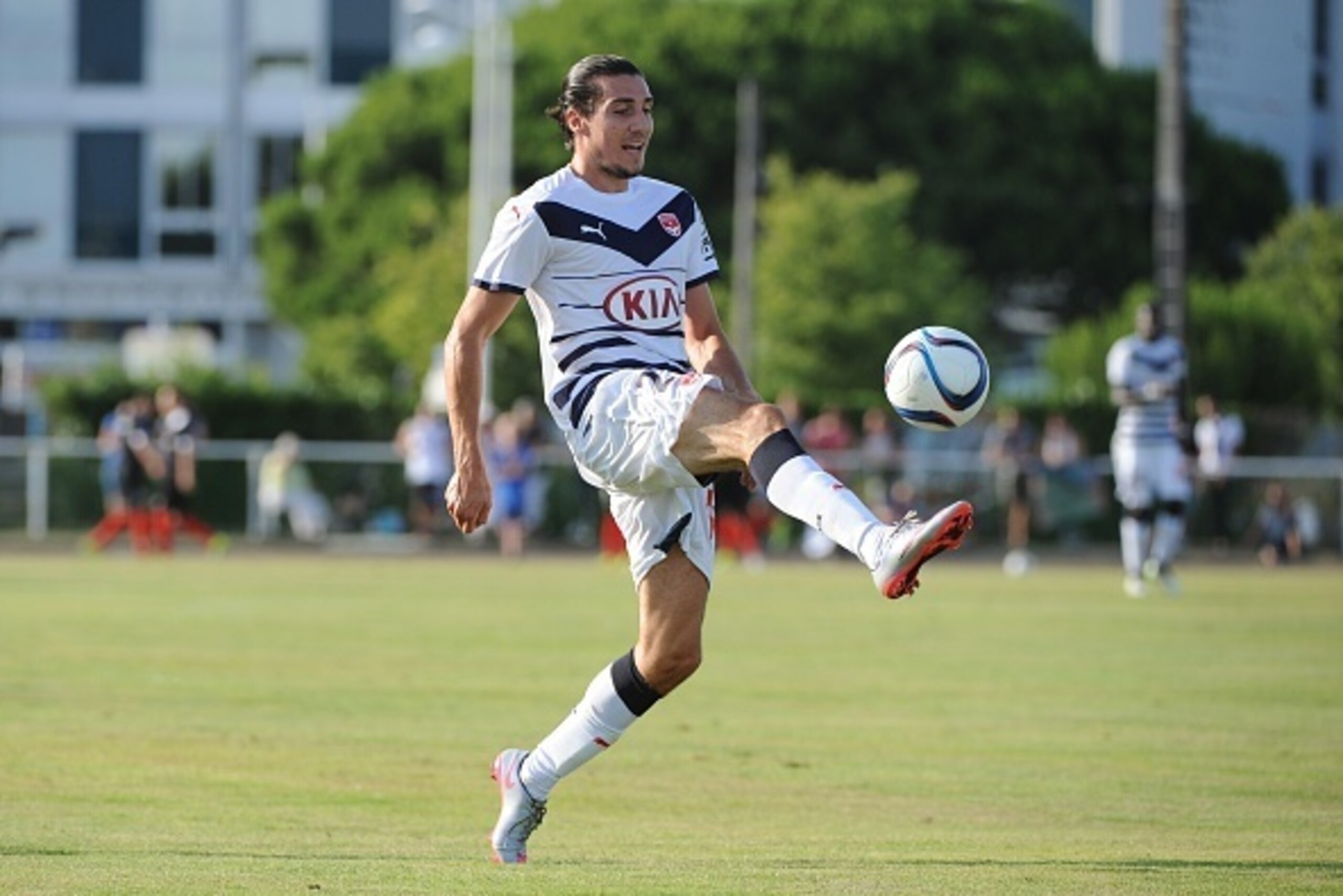 Bordeaux's French forward Enzo Crivelli plays during a friendly football match between French L1 clubs Bordeaux and Guingamp in Royan on July 17, 2015. AFP PHOTO / XAVIER LEOTY        (Photo credit should read XAVIER LEOTY/AFP/Getty Images)