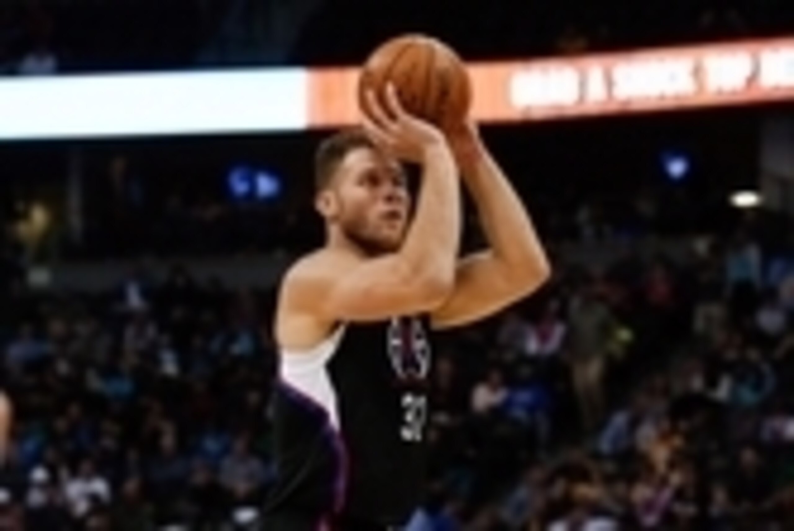 Nov 24, 2015; Denver, CO, USA; Los Angeles Clippers forward Blake Griffin (32) takes a shot in the third quarter against the Denver Nuggets at the Pepsi Center. Mandatory Credit: Isaiah J. Downing-USA TODAY Sports Nov 24, 2015; Denver, CO, USA; Los Angeles Clippers forward Blake Griffin (32) takes a shot in the third quarter against the Denver Nuggets at the Pepsi Center. Mandatory Credit: Isaiah J. Downing-USA TODAY Sports