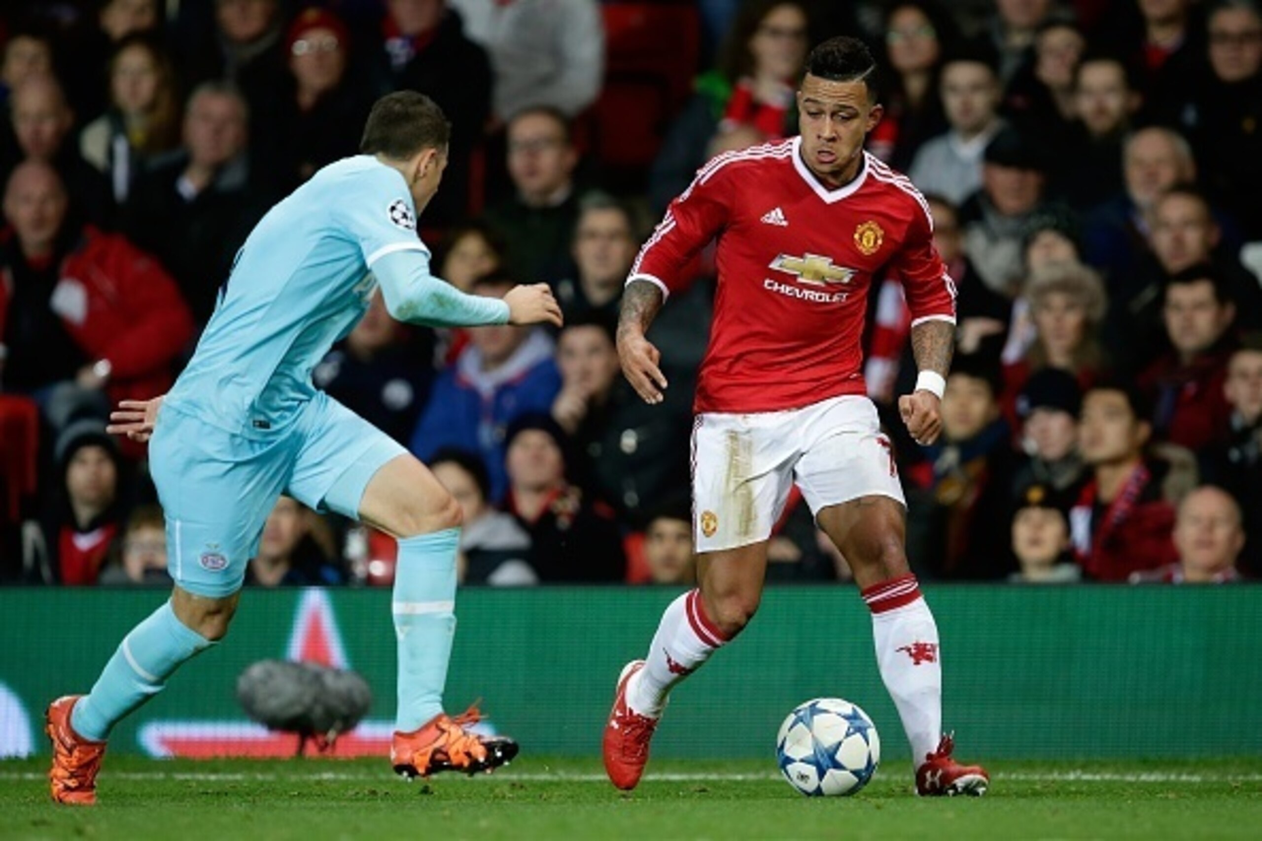 (L-R) Santiago Arias of PSV, Memphis Depay of Manchester United during the UEFA Champions League group B match between Manchester United and  PSV Eindhoven on November 25, 2015 at Old Trafford in Manchester, England(Photo by VI Images via Getty Images)