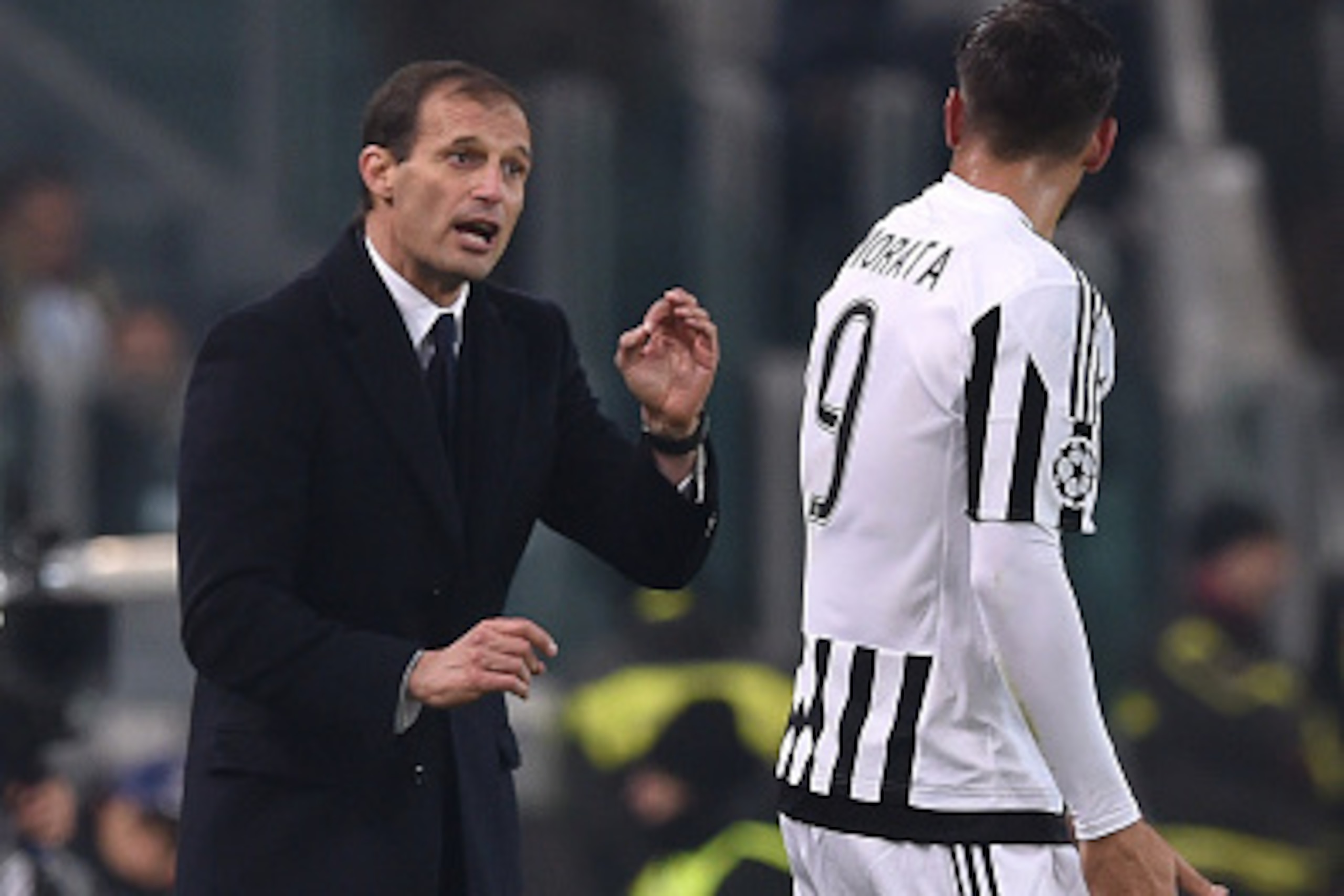 TURIN, ITALY - NOVEMBER 25:  Juventus head coach Massimiliano Allegri issues instructions to Alvaro Morata of Juventus during the UEFA Champions League group stage match between Juventus and Manchester City FC at Juventus Arena on November 25, 2015 in Tur