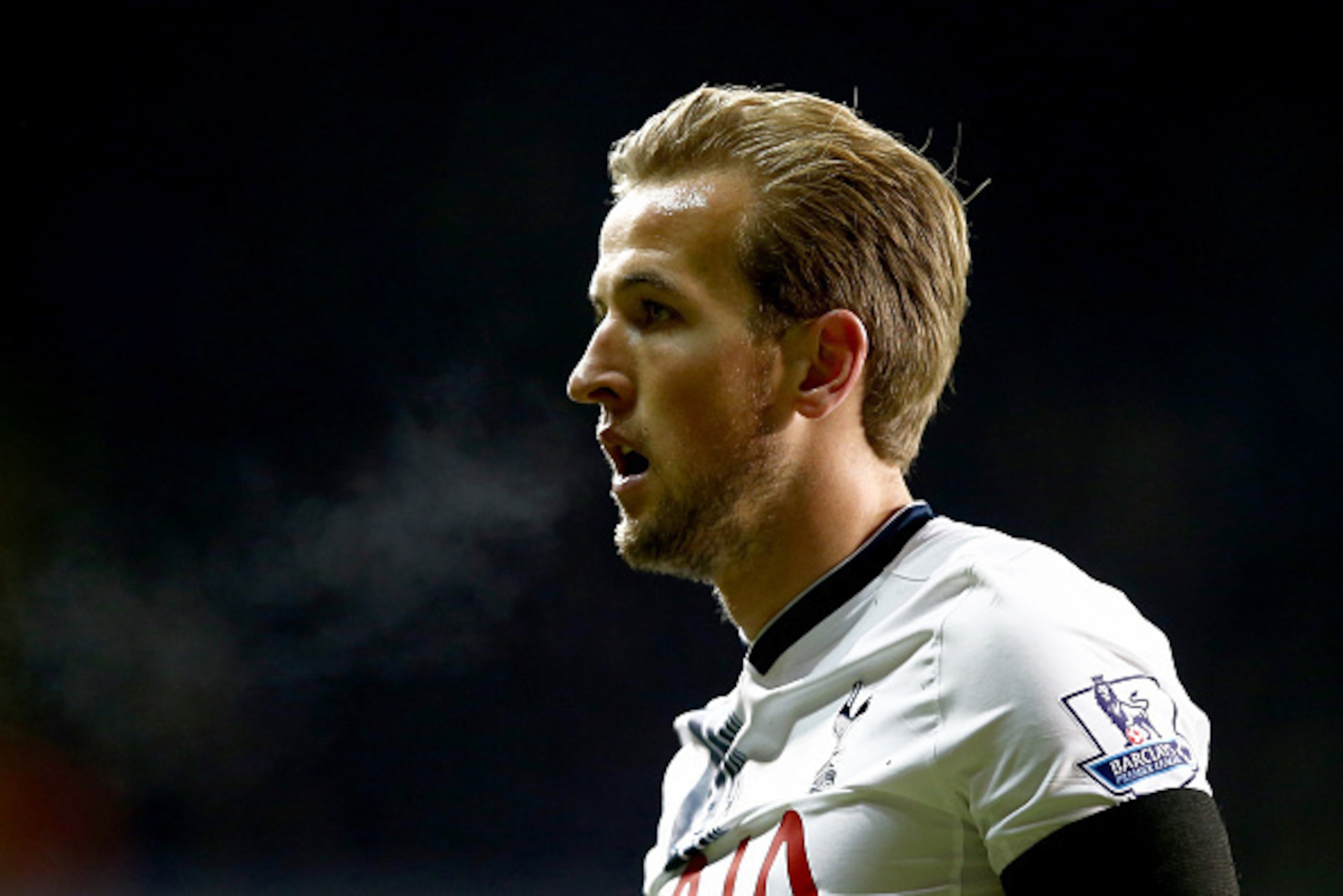 LONDON, ENGLAND - NOVEMBER 22:  Harry Kane of Tottenham Hotspur looks on during the Barclays Premier League match between Tottenham Hotspur and West Ham United at White Hart Lane on November 22, 2015 in London, England.  (Photo by Clive Rose/Getty Images)