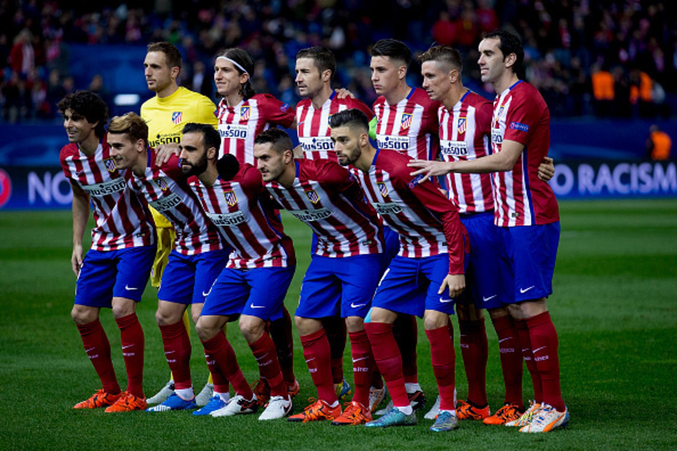MADRID, SPAIN - NOVEMBER 25:  Atletico de Madrid line up prior to start the UEFA Champions League Group C match between Club Atletico de Madrid and Galatasaray AS at Estadio Vicente Calderon on November 25, 2015 in Madrid, Spain.  (Photo by Gonzalo Arroyo