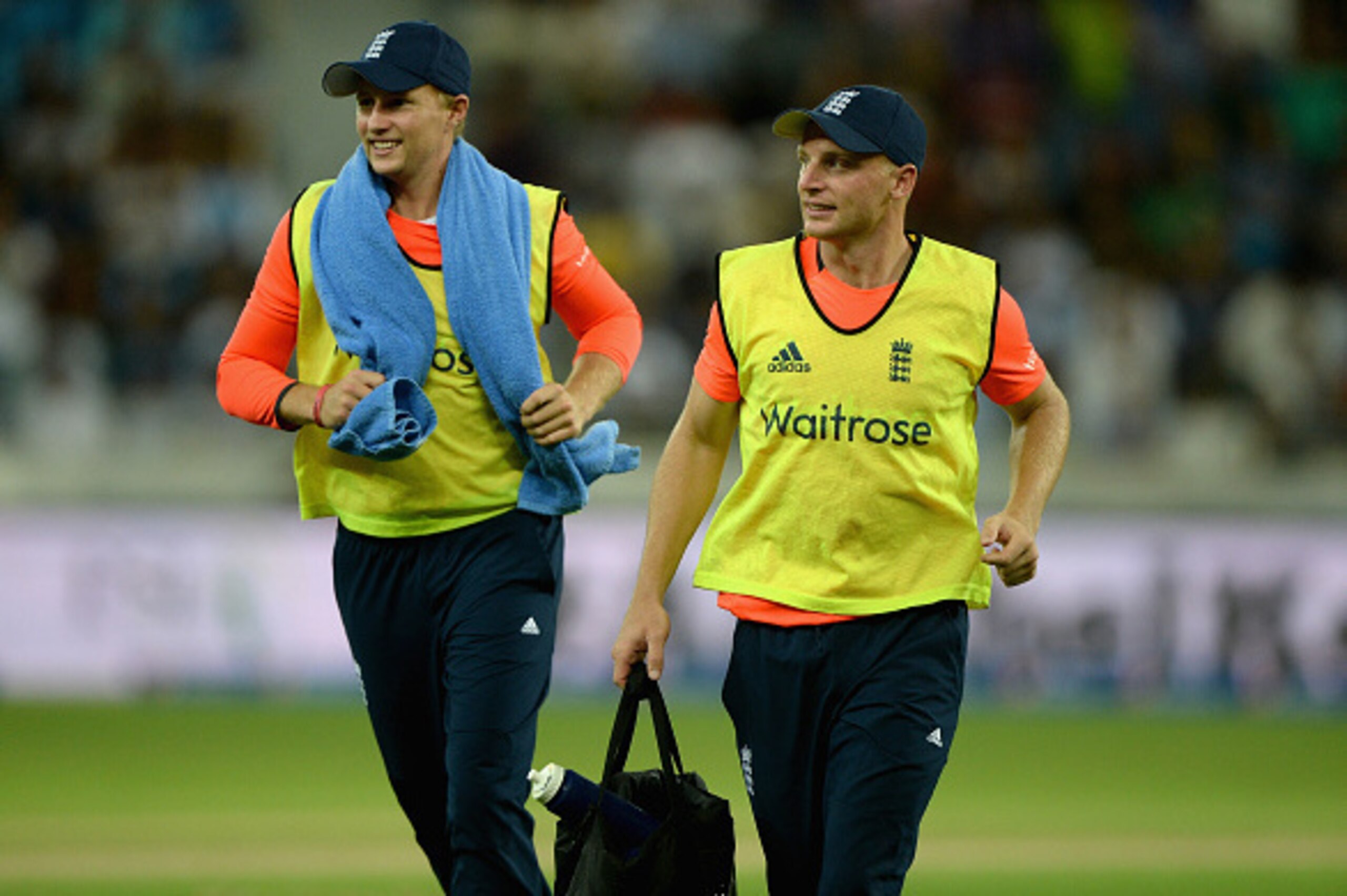 DUBAI, UNITED ARAB EMIRATES - NOVEMBER 26:  England 12th men Joe Root and Jos Buttler during the 1st International T20 match between Pakistan and England at Dubai Cricket Stadium on November 26, 2015 in Dubai, United Arab Emirates.  (Photo by Gareth Cople