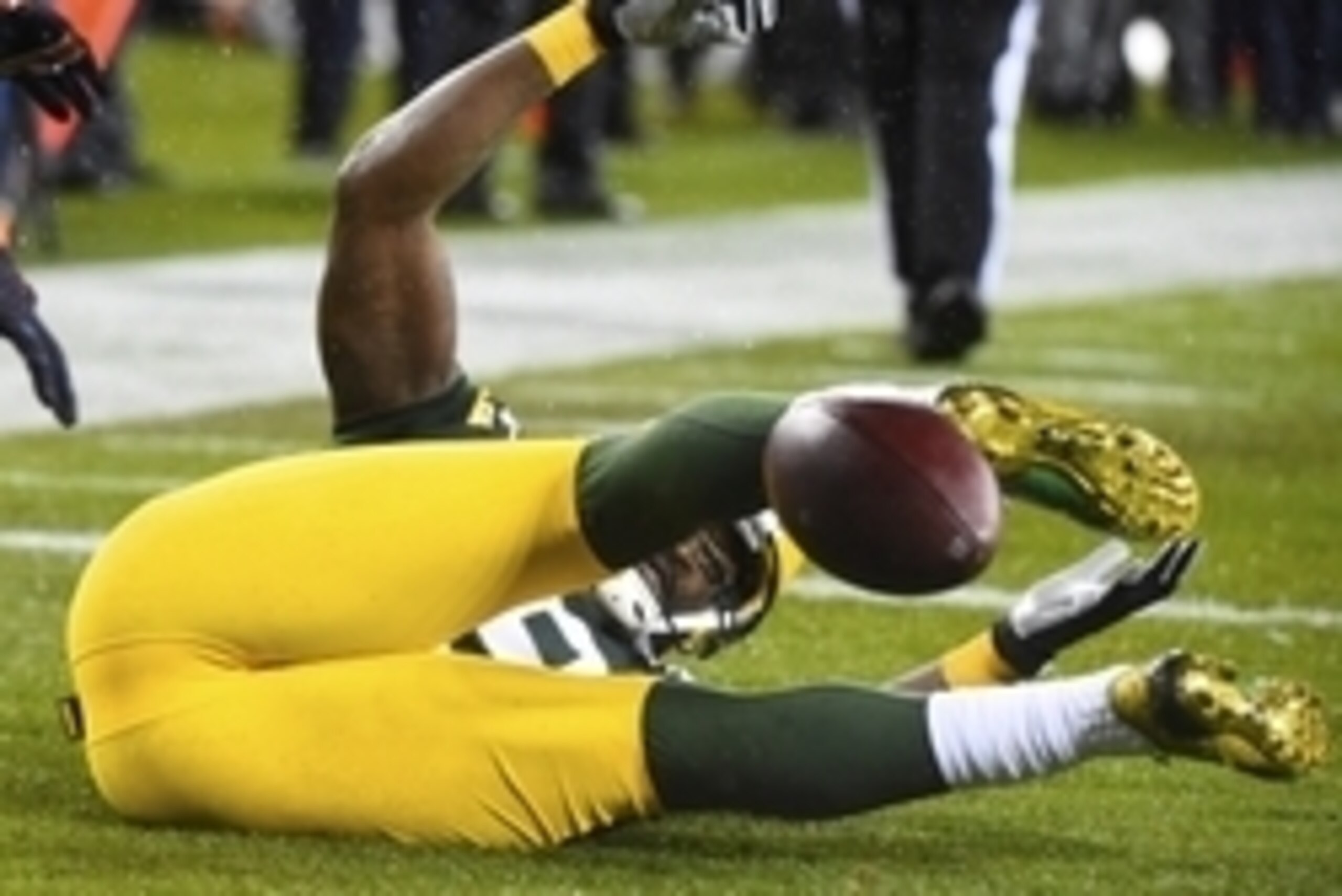 Nov 26, 2015; Green Bay, WI, USA; Green Bay Packers wide receiver James Jones (89) attempts to catch a pass against the Chicago Bears during the second half for a NFL game on Thanksgiving at Lambeau Field. The Bears defeat the Packers 17-13. Mandatory Cre