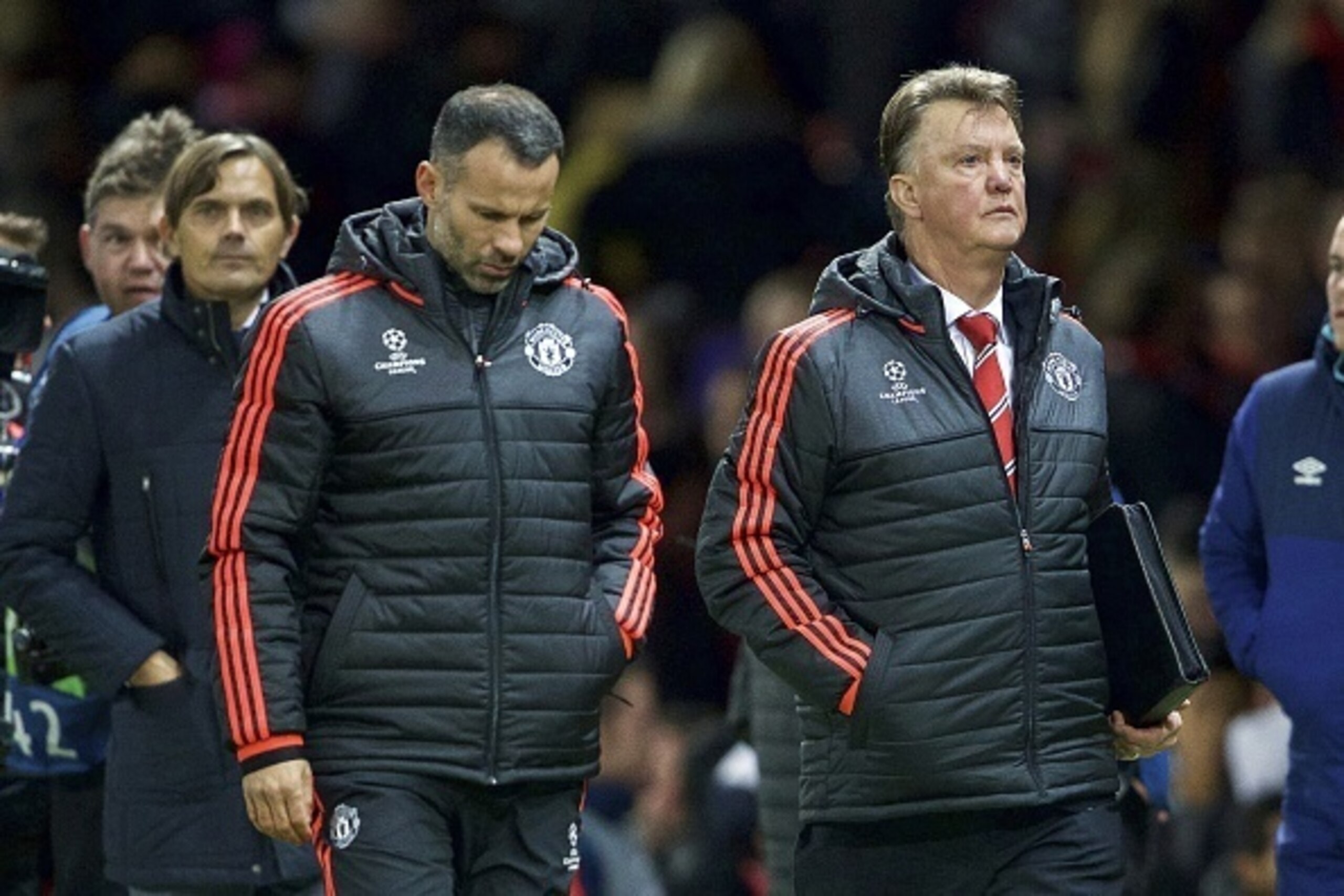 (L-R) coach Phillip Cocu of PSV, assistant trainer Ryan Giggs of Manchester United, coach Louis van Gaal of Manchester United during the UEFA Champions League group B match between Manchester United and PSV Eindhoven on November 25, 2015 at Old Trafford (L-R) coach Phillip Cocu of PSV, assistant trainer Ryan Giggs of Manchester United, coach Louis van Gaal of Manchester United during the UEFA Champions League group B match between Manchester United and PSV Eindhoven on November 25, 2015 at Old Trafford