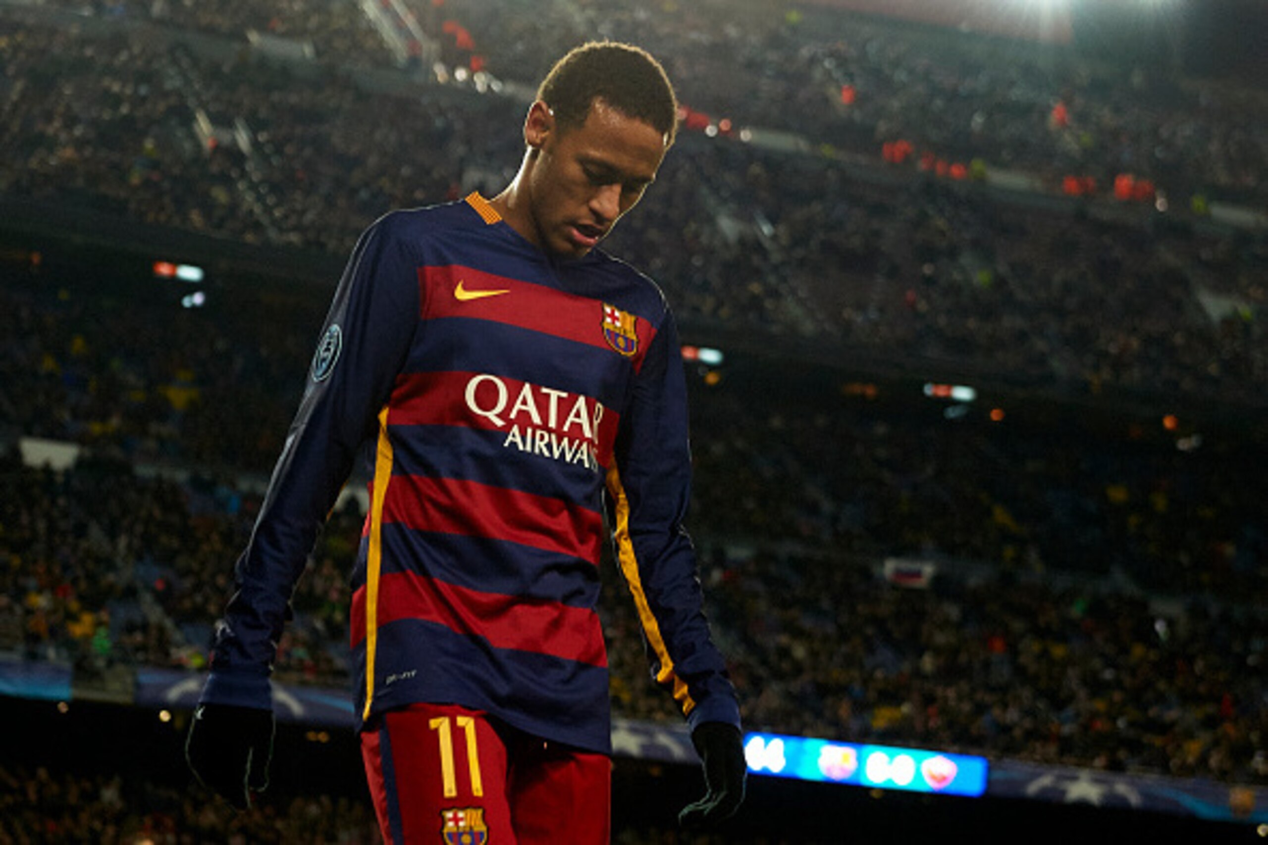 BARCELONA, SPAIN - NOVEMBER 24: Neymar JR of Barcelona looks on during the UEFA Champions League Group E match between FC Barcelona and AS Roma at Camp Nou on November 24, 2015 in Barcelona, Spain. (Photo by Manuel Queimadelos Alonso/Getty Images) BARCELONA, SPAIN - NOVEMBER 24: Neymar JR of Barcelona looks on during the UEFA Champions League Group E match between FC Barcelona and AS Roma at Camp Nou on November 24, 2015 in Barcelona, Spain. (Photo by Manuel Queimadelos Alonso/Getty Images)