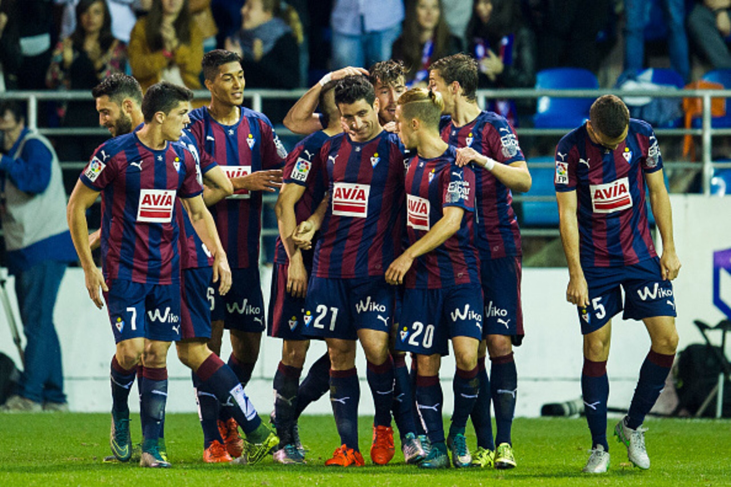 EIBAR, SPAIN - NOVEMBER 07:  Saul Berjon (C) of SD Eiba celebrates after scoring his team's third goal during the La Liga match between SD Eibar and Getafe CF at Ipurua Municipal Stadium on November 7, 2015 in Eibar, Spain.  (Photo by Juan Manuel Serrano 