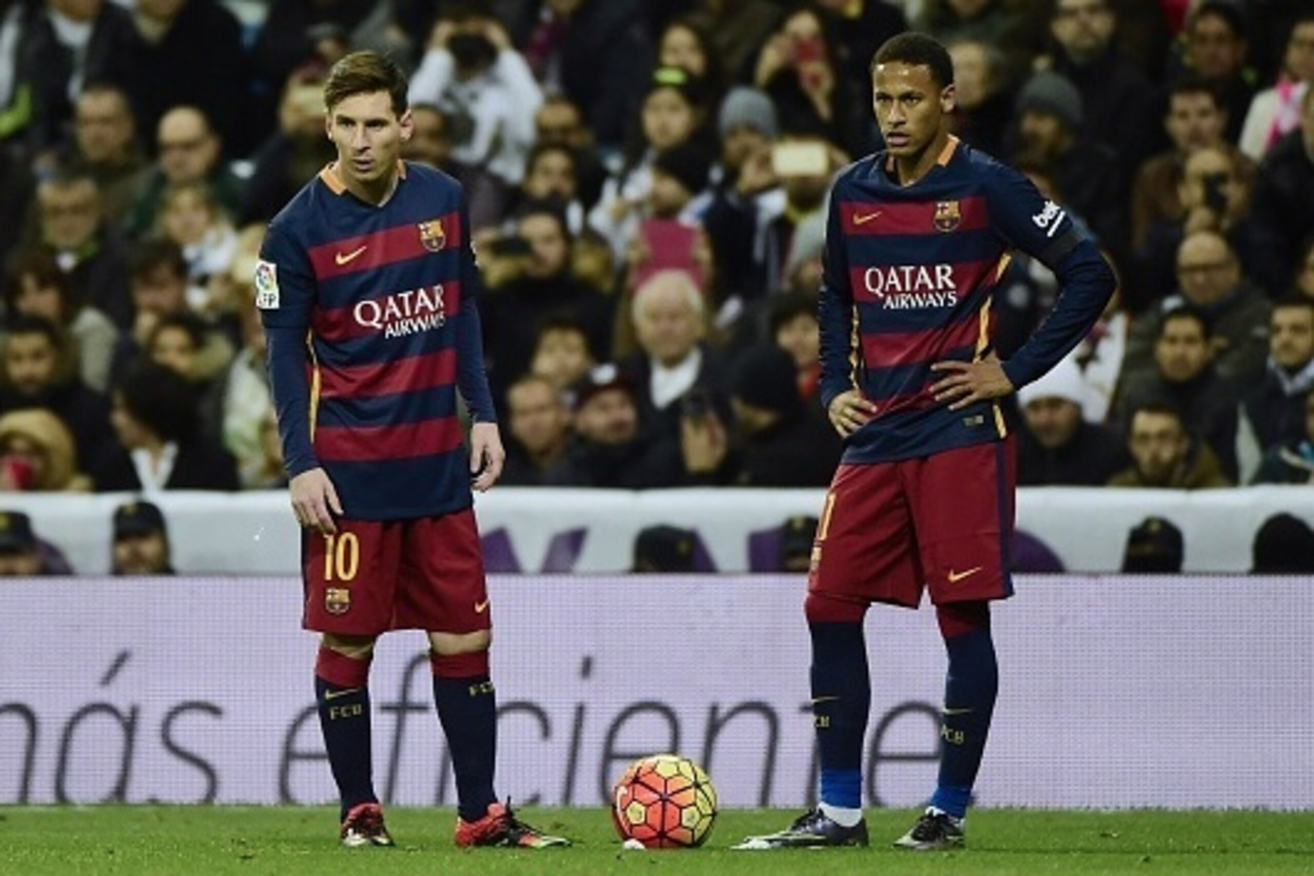 Barcelona's Argentinian forward Lionel Messi (L) and Barcelona's Brazilian forward Neymar stand during the Spanish league 'Clasico' football match Real Madrid CF vs FC Barcelona at the Santiago Bernabeu stadium in Madrid on November 21, 2014. AFP PHOTO Barcelona's Argentinian forward Lionel Messi (L) and Barcelona's Brazilian forward Neymar stand during the Spanish league 'Clasico' football match Real Madrid CF vs FC Barcelona at the Santiago Bernabeu stadium in Madrid on November 21, 2014. AFP PHOTO