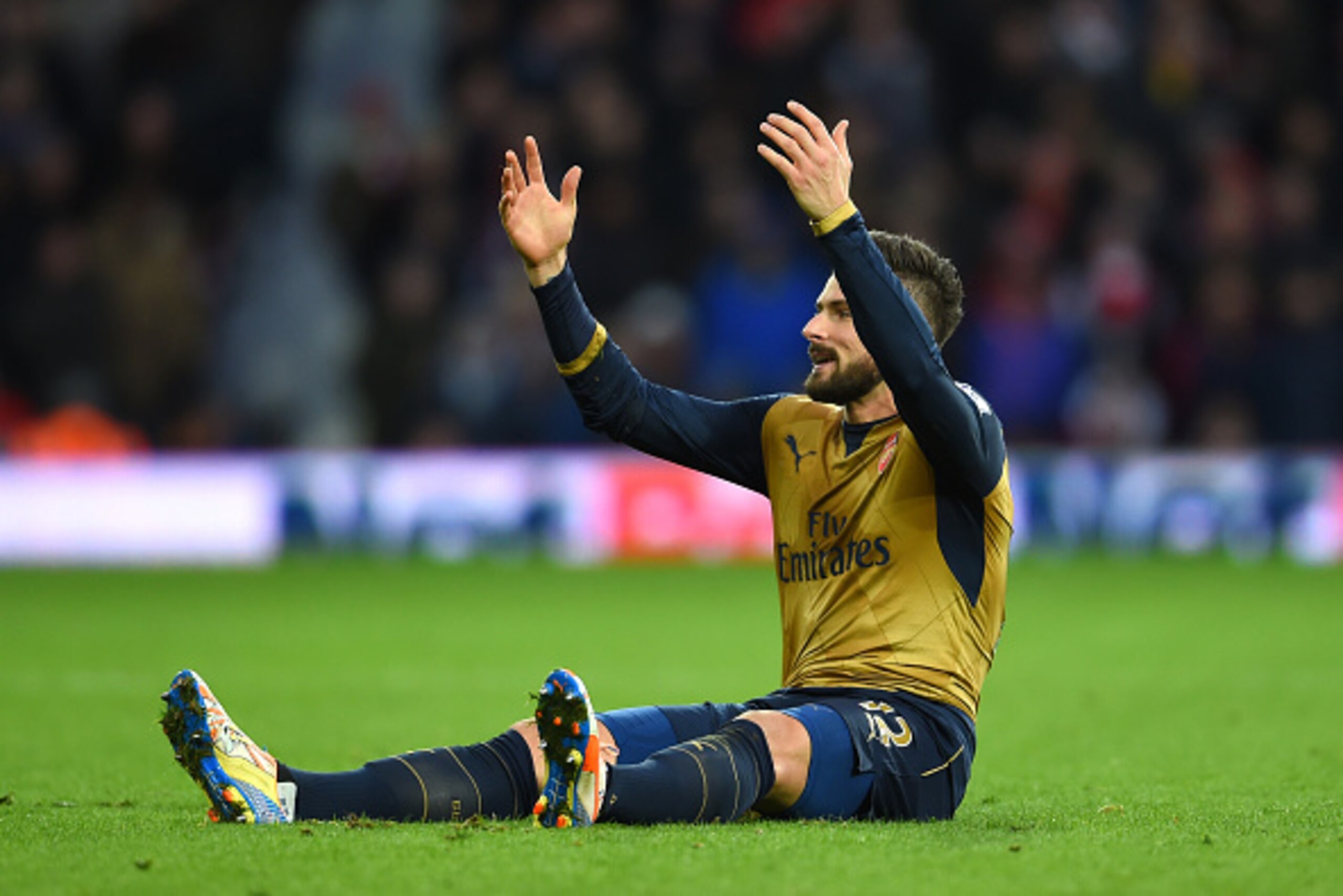 WEST BROMWICH, ENGLAND - NOVEMBER 21: Olivier Giroud of Arsenal celebrates scoring his team's first goal during the Barclays Premier League match between West Bromwich Albion and Arsenal at The Hawthorns on November 21, 2015 in West Bromwich, England. ( WEST BROMWICH, ENGLAND - NOVEMBER 21: Olivier Giroud of Arsenal celebrates scoring his team's first goal during the Barclays Premier League match between West Bromwich Albion and Arsenal at The Hawthorns on November 21, 2015 in West Bromwich, England. (