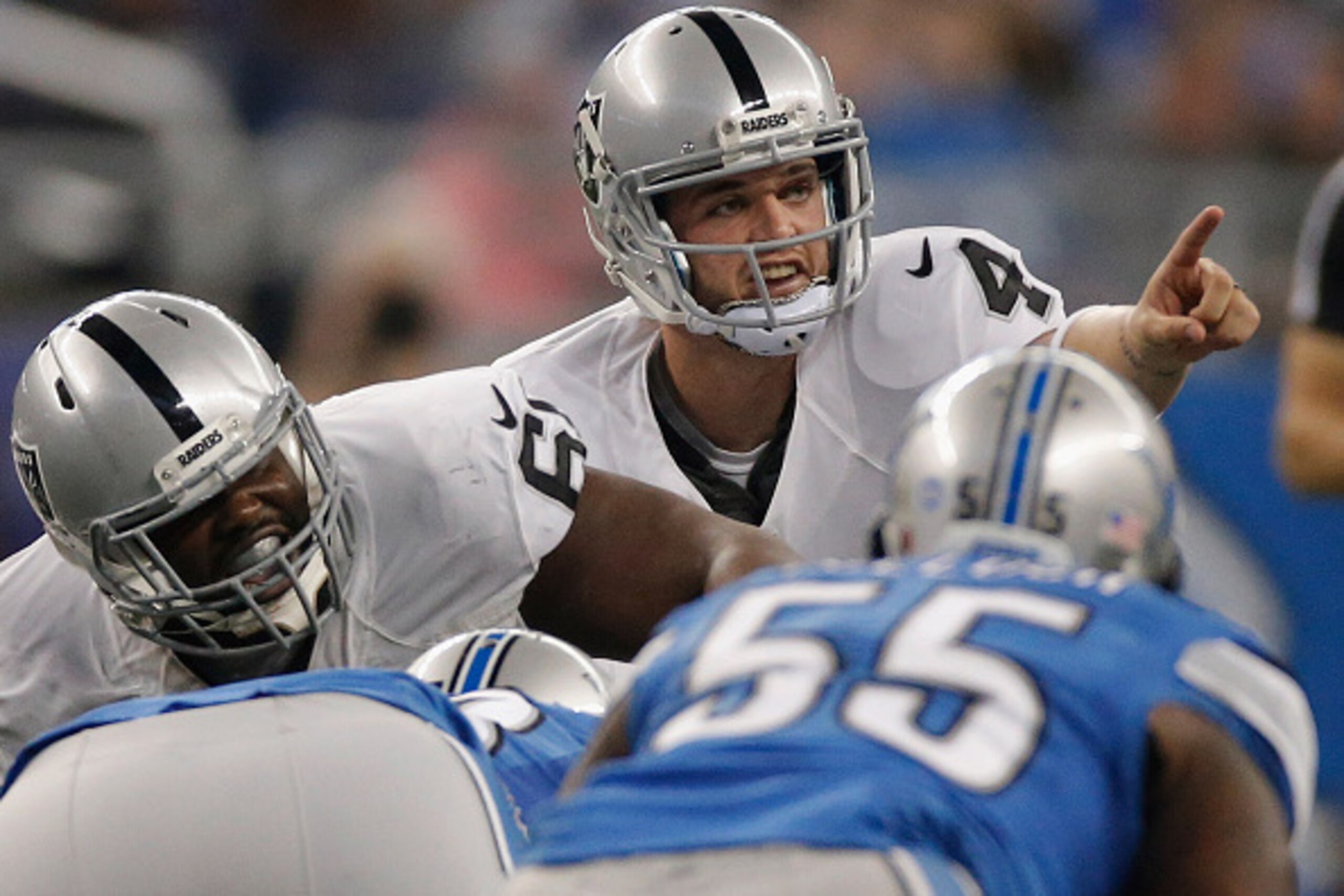 DETROIT, MI - NOVEMBER 22: Derek Carr #4 of the Oakland Raiders calls to his team on the line of scrimmage in the second quarter while playing the Detroit Lions at Ford Field on November 22, 2015 in Detroit, Michigan. (Photo by Gregory Shamus/Getty Images