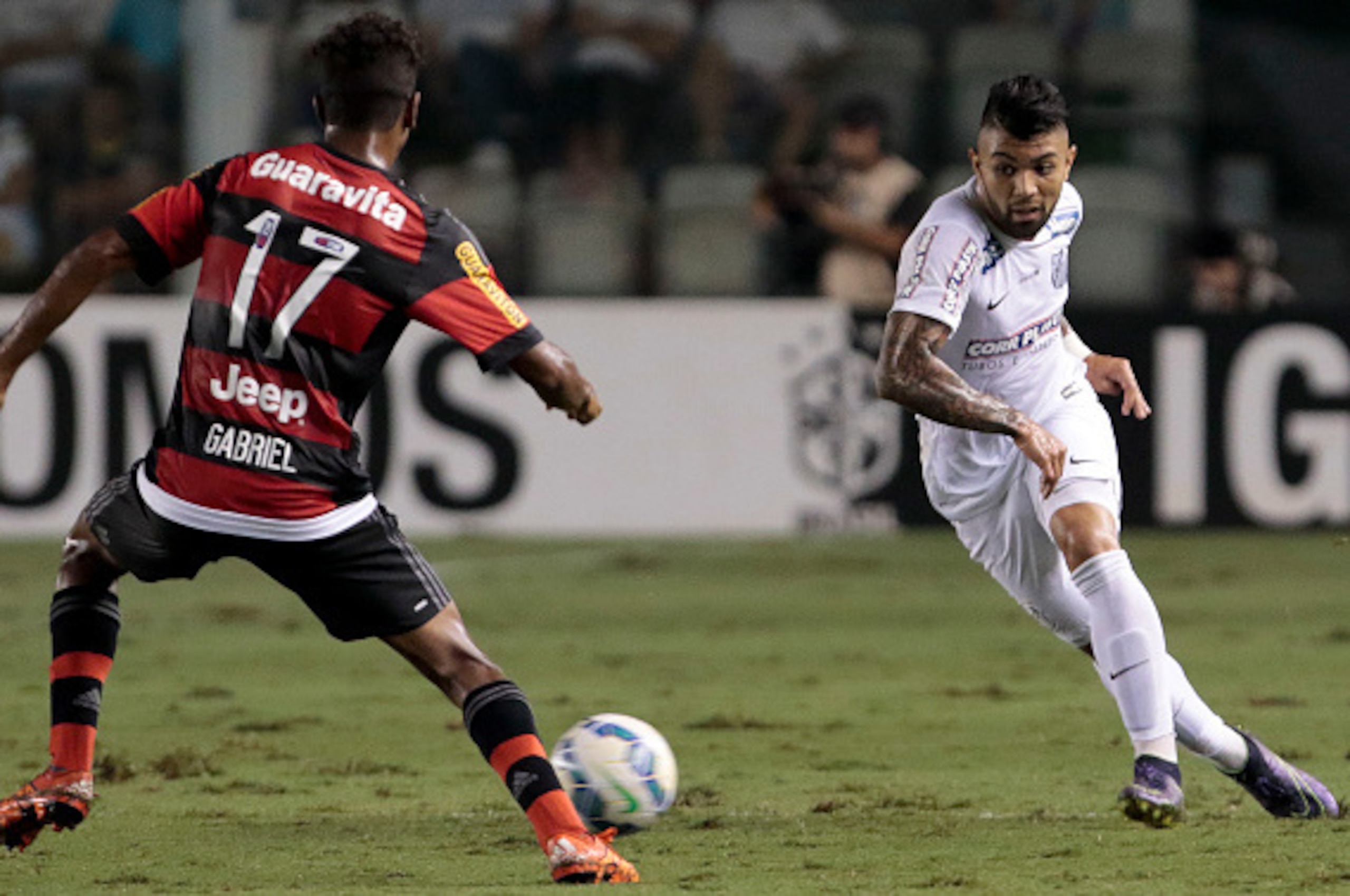 SANTOS, BRAZIL - NOVEMBER 19: Gabriel (R) of Santos fights for the ball with Gabriel of Flamengo, during a match between Santos v Flamengo of Brasileirao Series A 2015 at Vila Belmiro Stadium on November 19, 2015 in Santos, Sao Paulo, Brazil. (Photo by Mi