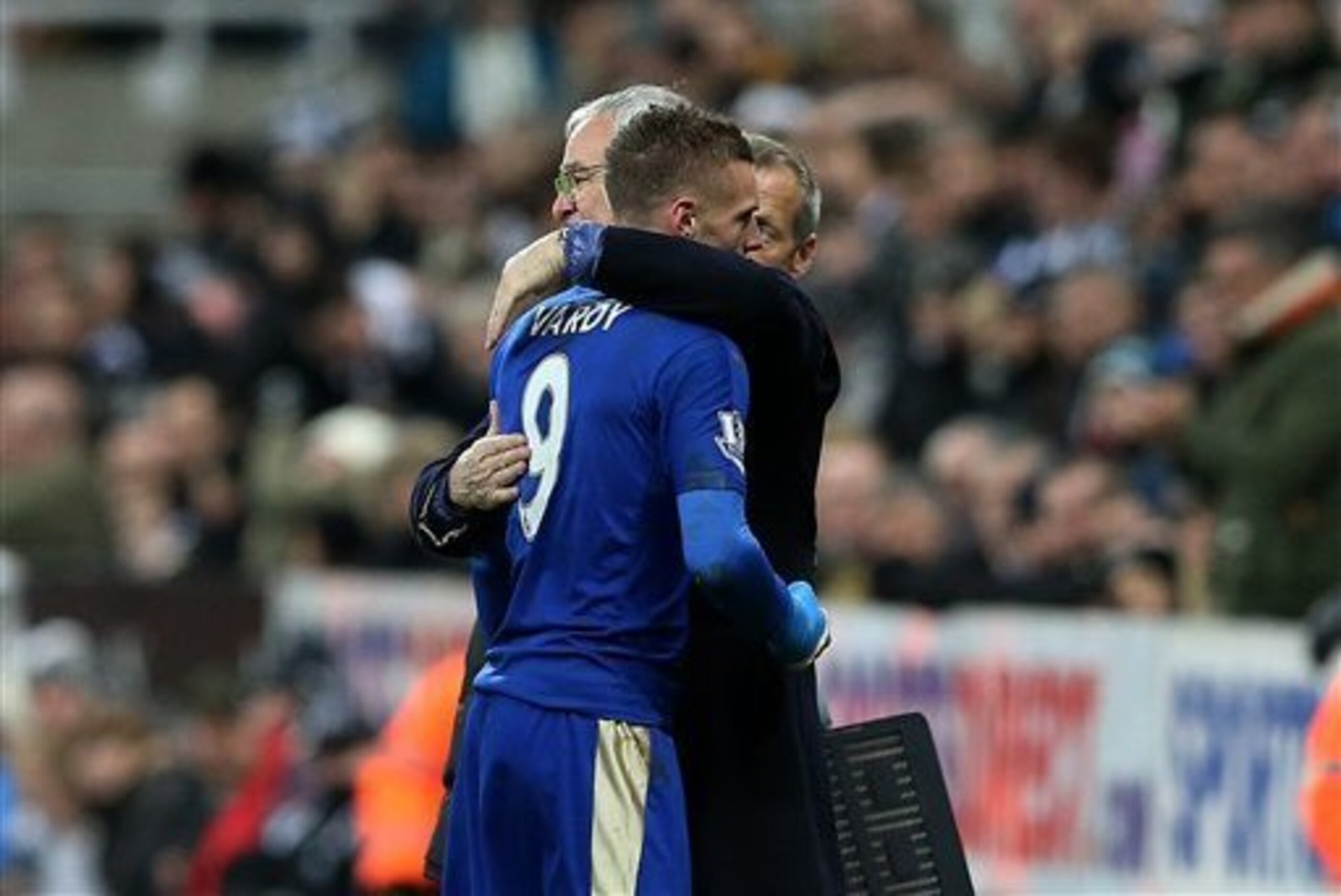 Ranieri congratulates Vardy for having equalled Van Nistelrooy's record