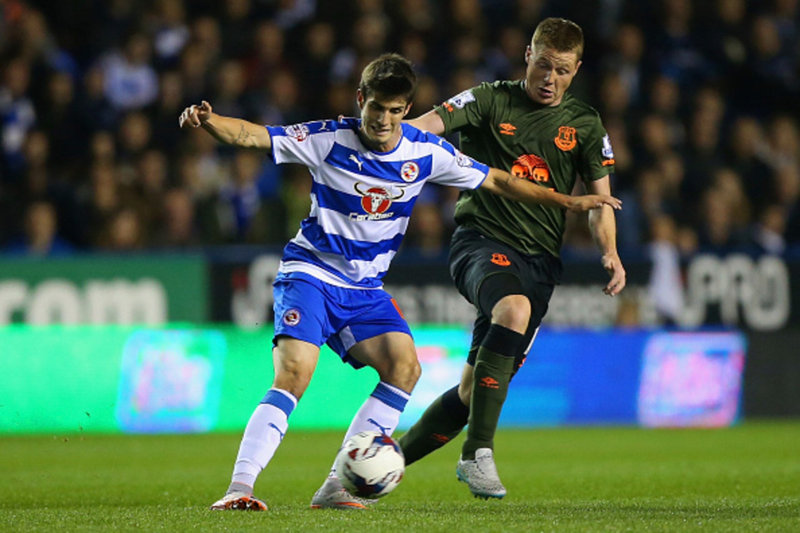 READING, ENGLAND - SEPTEMBER 22: Lucas Piazon of Reading holds off James McCarthy of Everton during the Capital One Cup third round match between Reading and Everton at Madejski Stadium on September 22, 2015 in Reading, England.  (Photo by Ben Hoskins/Get