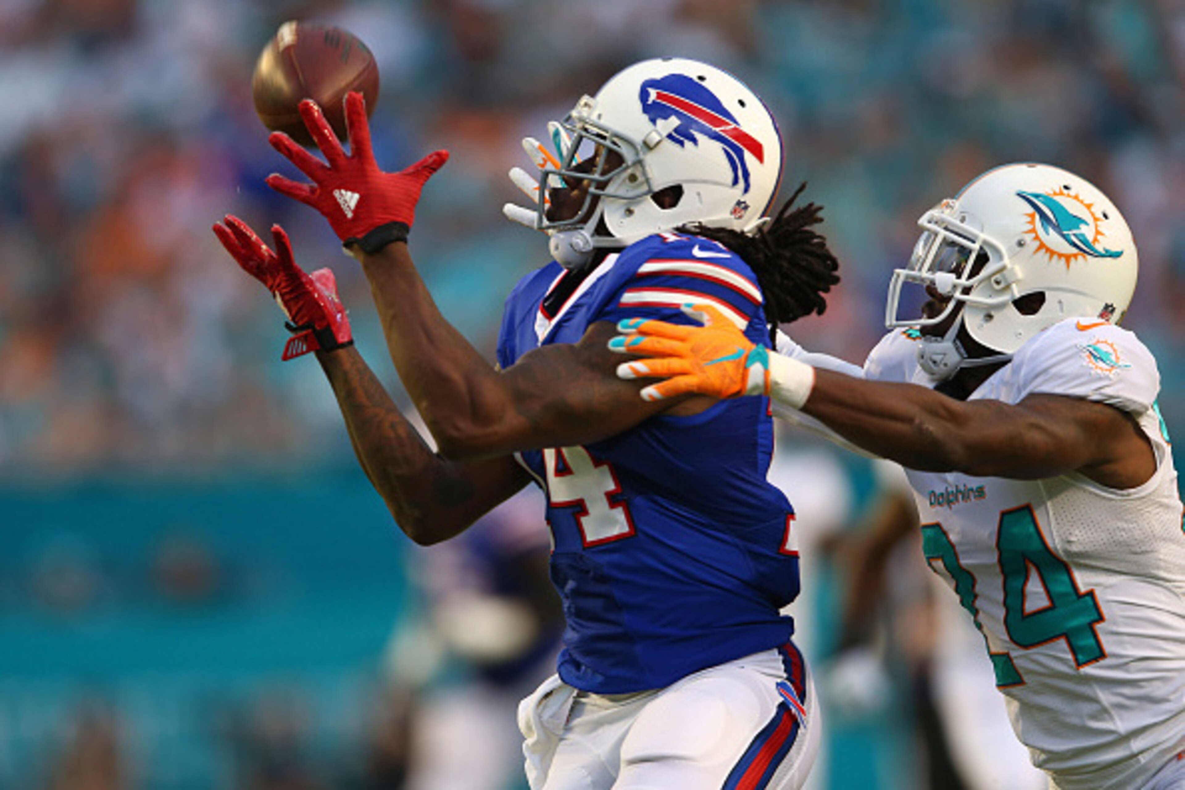 MIAMI GARDENS, FL - SEPTEMBER 27: Sammy Watkins #14 of the Buffalo Bills catches a pass past Brice McCain #24 of the Miami Dolphins during the first half of the game at Sun Life Stadium on September 27, 2015 in Miami Gardens, Florida.  (Photo by Rob Foldy
