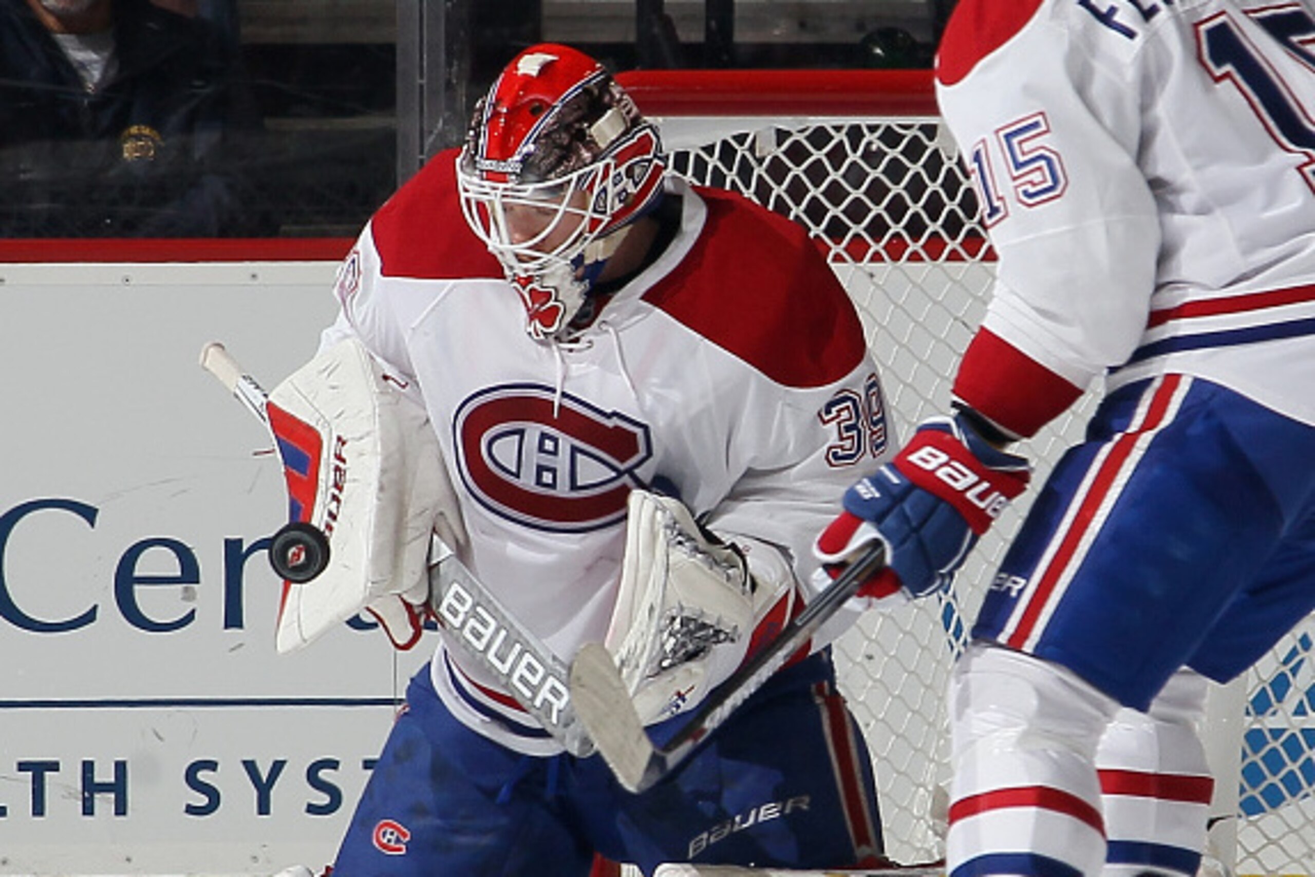 NEWARK, NJ - NOVEMBER 27: Mike Condon #39 of the Montreal Canadiens makes a third period save against the New Jersey Devils at the Prudential Center on November 27, 2015 in Newark, New Jersey. The Canadiens defeated the Devils 3-2 in the shootout. (Photo 