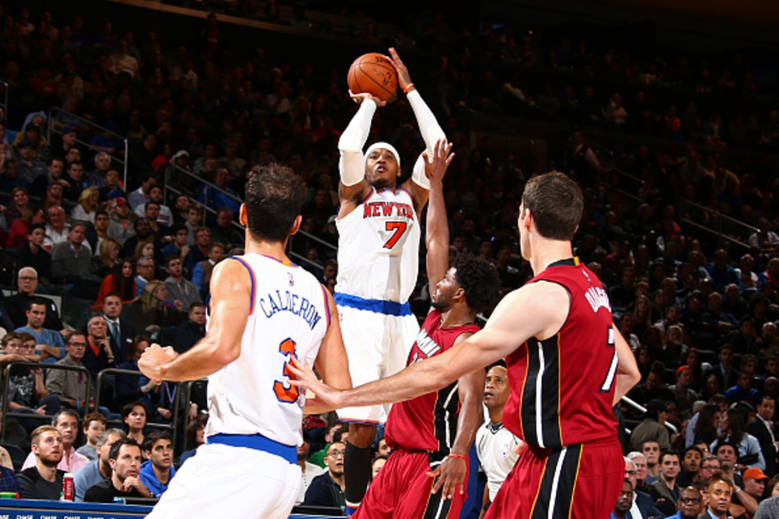 NEW YORK, NY - NOVEMBER 27:  Carmelo Anthony #7 of the New York Knicks shoots the ball against the Miami Heat on November 27, 2015 at Madison Square Garden in New York City, New York.  NOTE TO USER: User expressly acknowledges and agrees that, by download