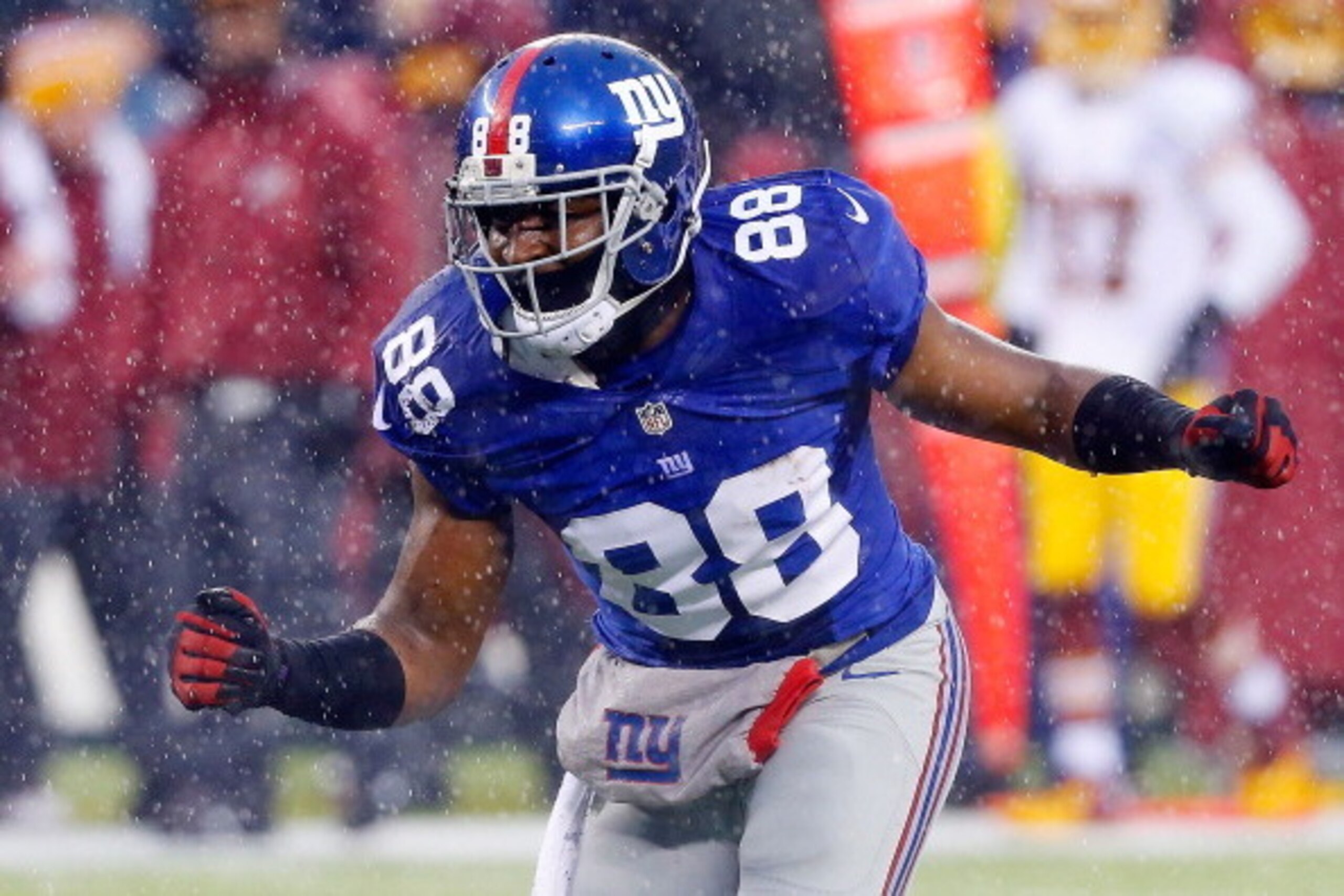 EAST RUTHERFORD, NJ - DECEMBER 29:  (NEW YORK DAILIES OUT)    Hakeem Nicks #88 of the New York Giants in action against the Washington Redskins on December 29, 2013 at MetLife Stadium in East Rutherford, New Jersey. The Giants defeated the Redskins 20-6. 