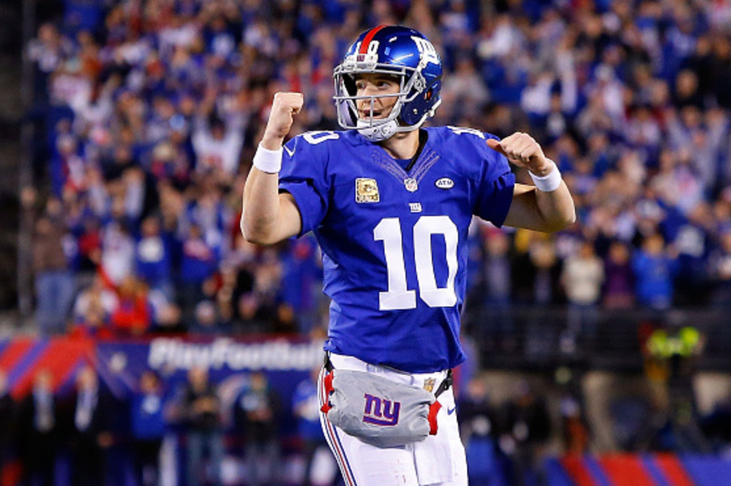 EAST RUTHERFORD, NJ - NOVEMBER 15:  (NEW YORK DAILIES OUT)    Eli Manning #10 of the New York Giants in action against the New England Patriots on November 15, 2015 at MetLife Stadium in East Rutherford, New Jersey. The Patriots defeated the Giants 27-26.