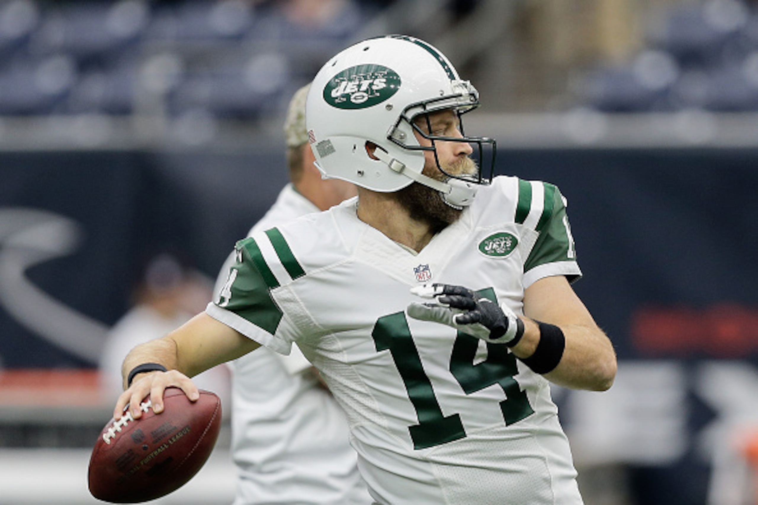HOUSTON, TX - NOVEMBER 22:  Ryan Fitzpatrick #14 of the New York Jets throws downfield during warm ups at NRG Stadium on November 22, 2015 in Houston, Texas.  (Photo by Bob Levey/Getty Images)