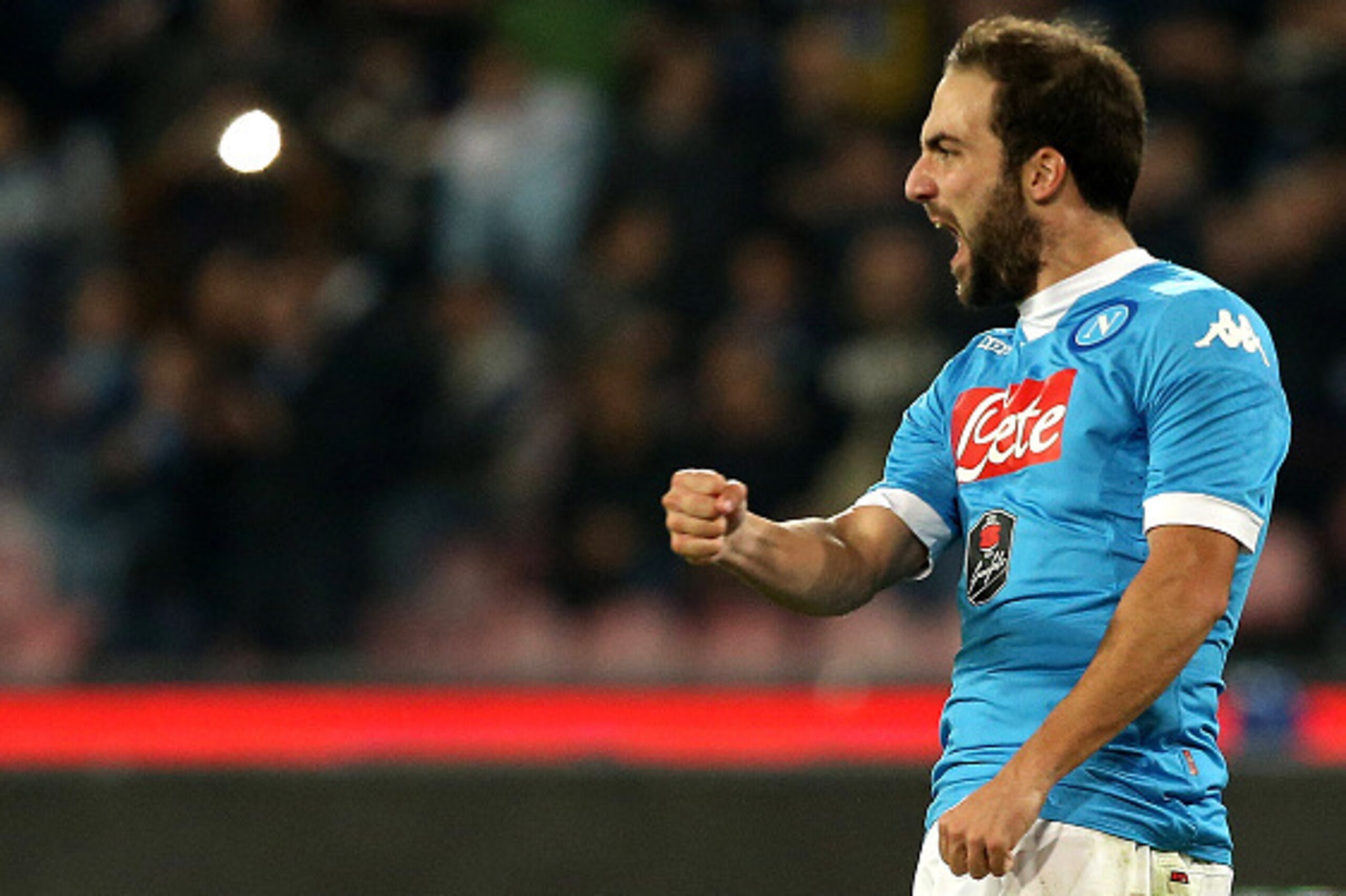 NAPLES, ITALY - NOVEMBER 08:  Gonzalo Higuain of Napoli celebrates the opening goal during the Serie A match between SSC Napoli and Udinese Calcio at Stadio San Paolo on November 8, 2015 in Naples, Italy.  (Photo by Maurizio Lagana/Getty Images)