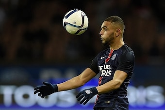 Paris Saint-Germain's French defender Layvin Kurzawa controls the ball during the French L1 football match between Paris Saint-Germain (PSG) and Troyes at the Parc des Princes stadium in Paris on November 28, 2015. AFP PHOTO / FRANCK FIFE / AFP / FRANCK F